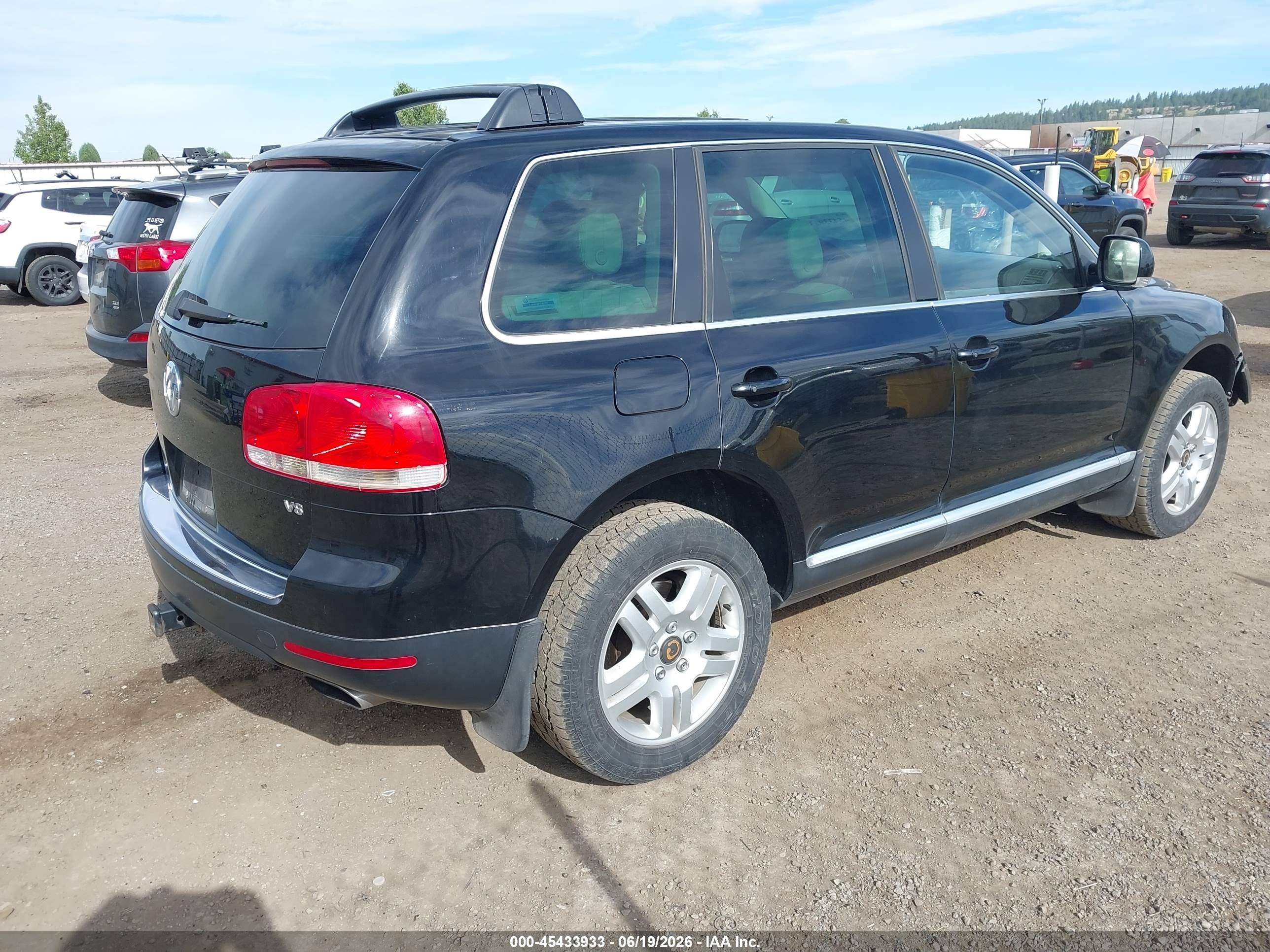 2005 Volkswagen Touareg V8 Black vin: WVGZM77LX5D026332