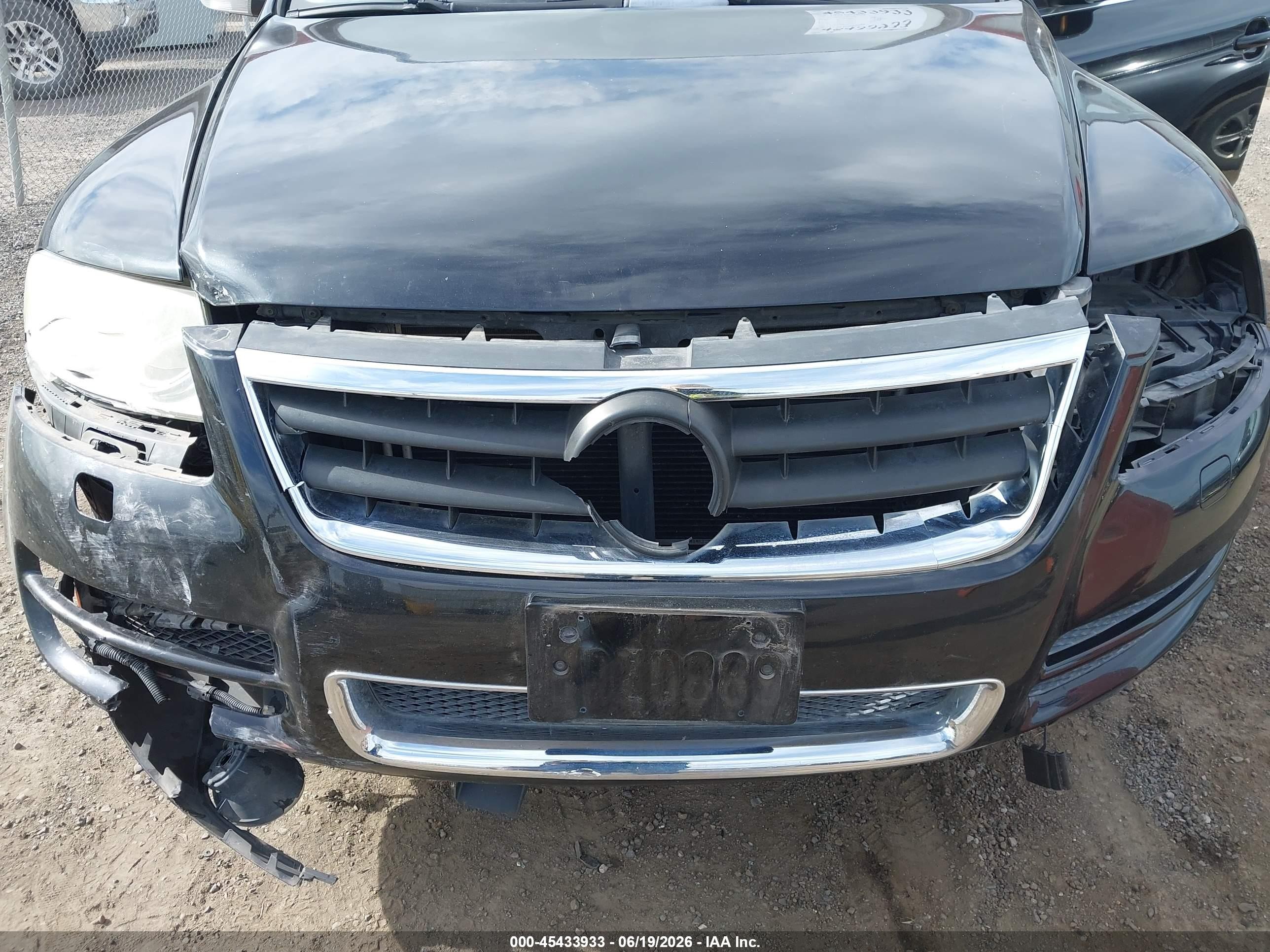 2005 Volkswagen Touareg V8 Black vin: WVGZM77LX5D026332
