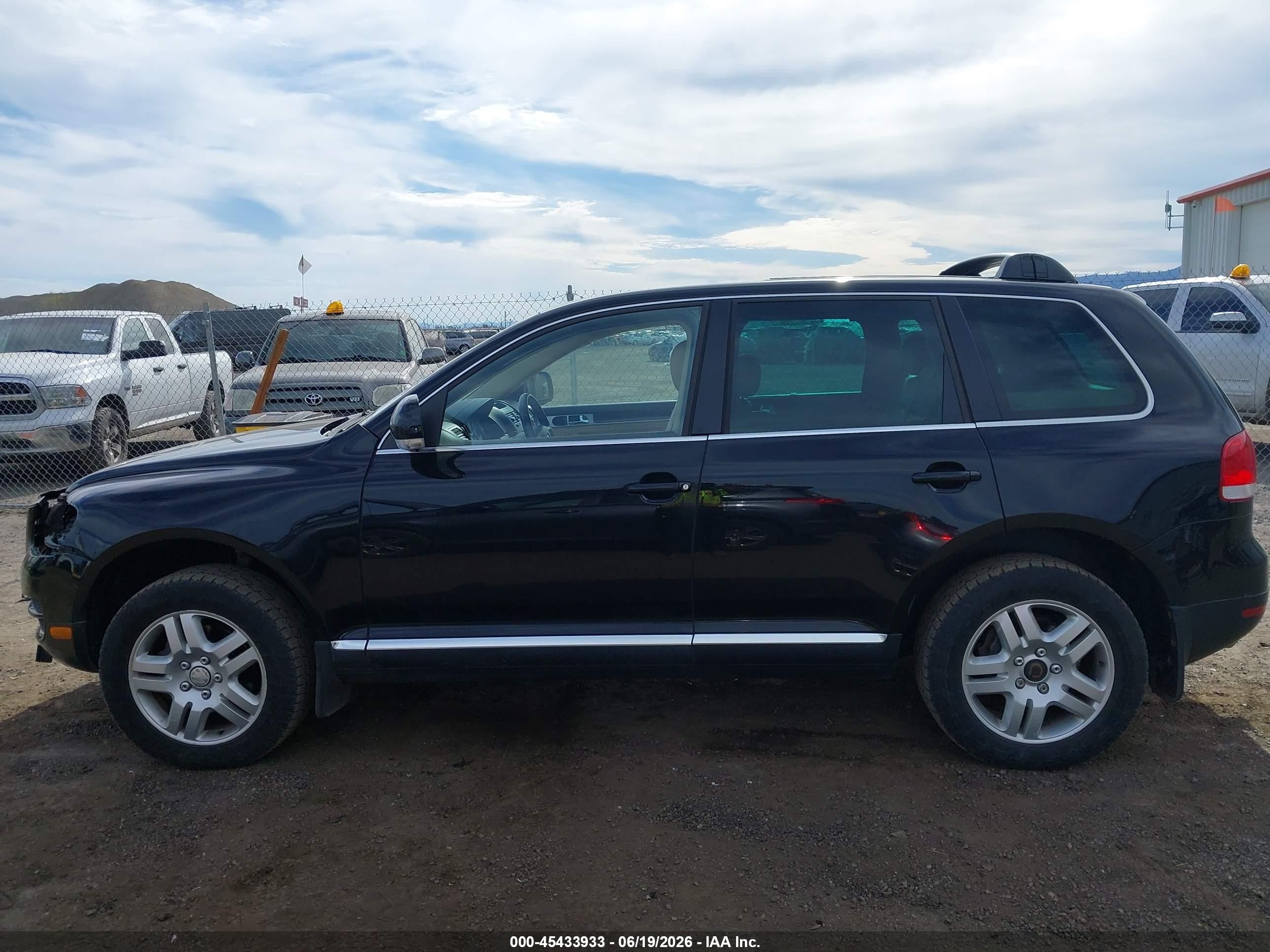 2005 Volkswagen Touareg V8 Black vin: WVGZM77LX5D026332