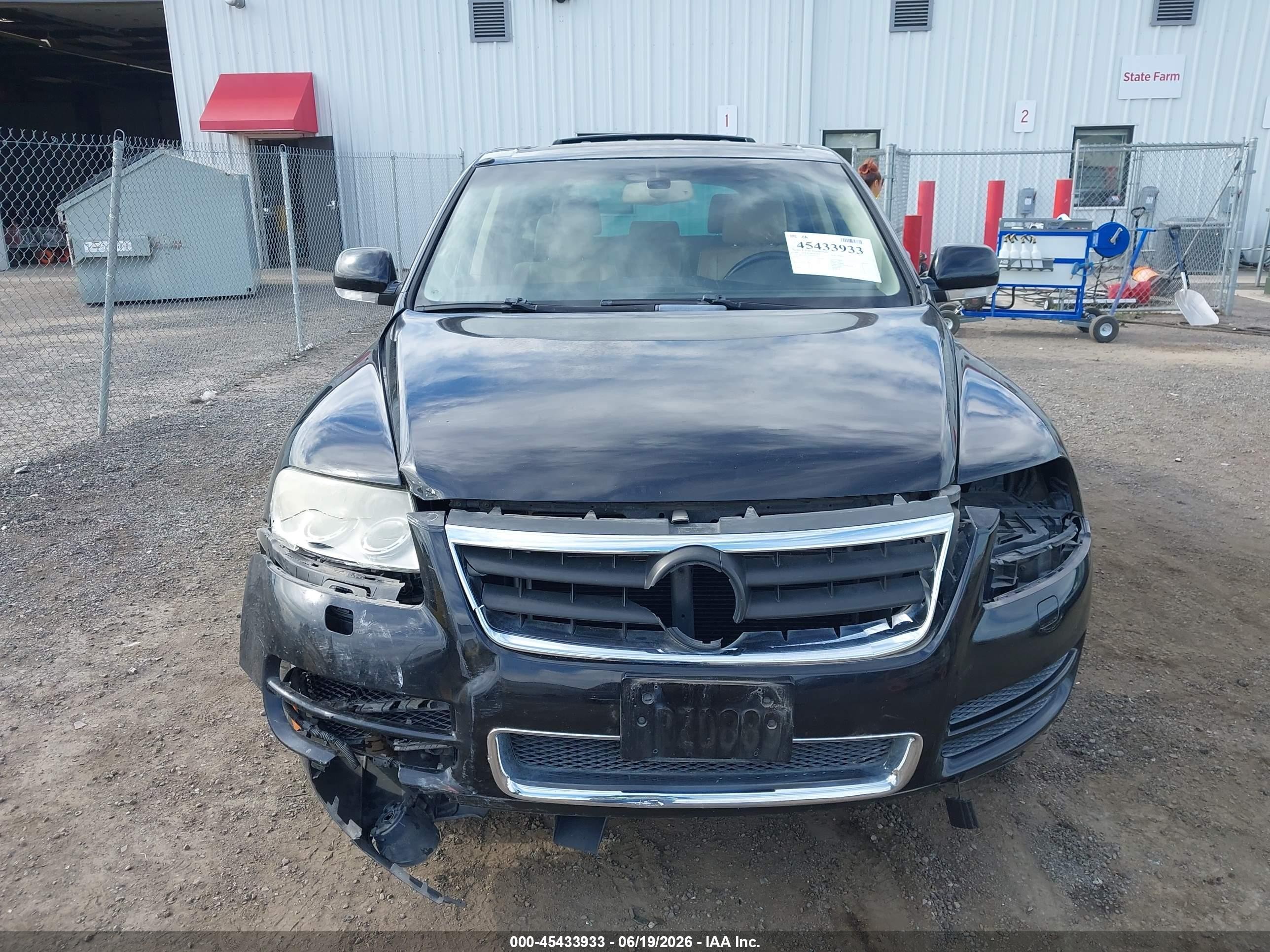 2005 Volkswagen Touareg V8 Black vin: WVGZM77LX5D026332
