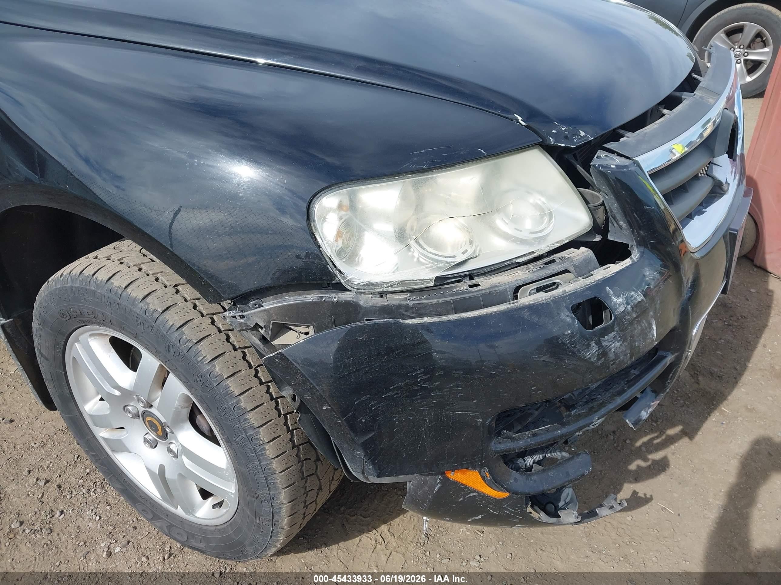 2005 Volkswagen Touareg V8 Black vin: WVGZM77LX5D026332