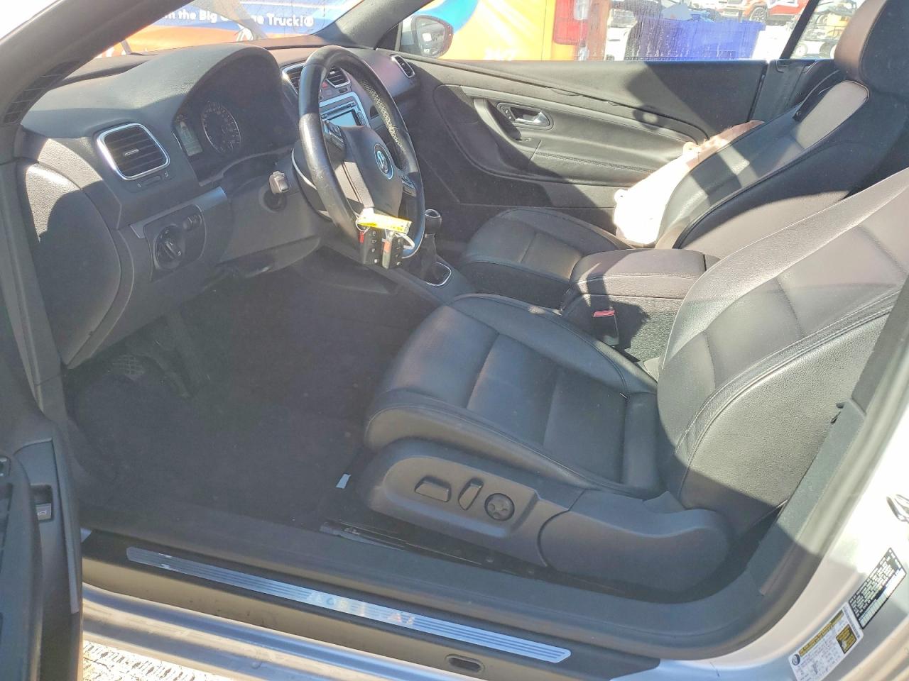 2011 Volkswagen Eos Komfort Silver vin: WVWAA7AH0BV000164