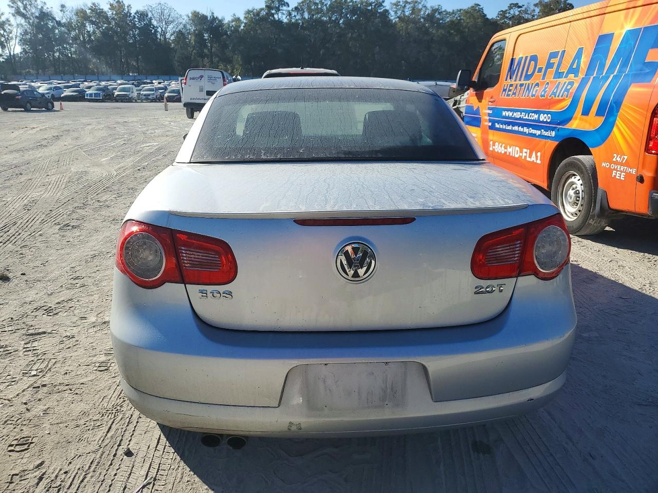 2011 Volkswagen Eos Komfort Silver vin: WVWAA7AH0BV000164