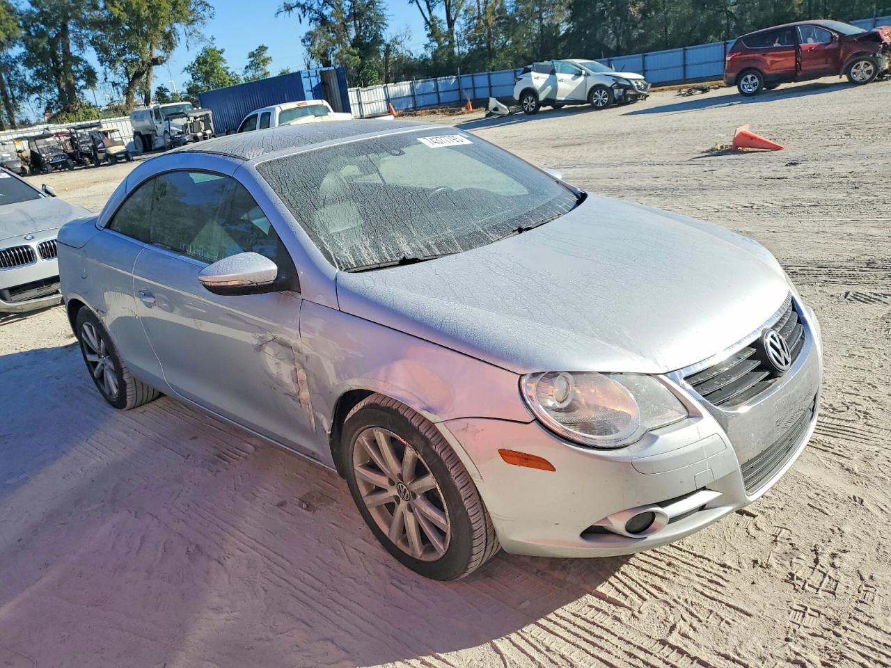 2011 Volkswagen Eos Komfort Silver vin: WVWAA7AH0BV000164