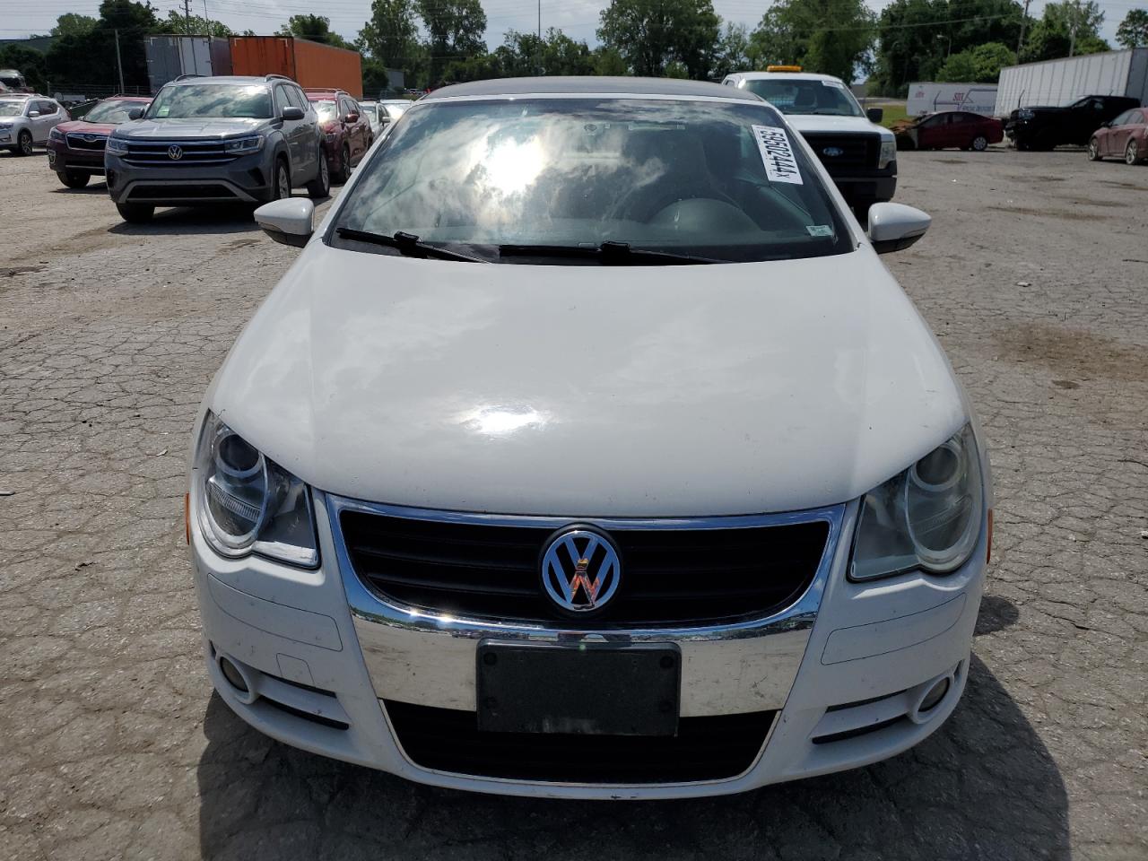2011 Volkswagen Eos Komfort White vin: WVWAA7AH0BV001072