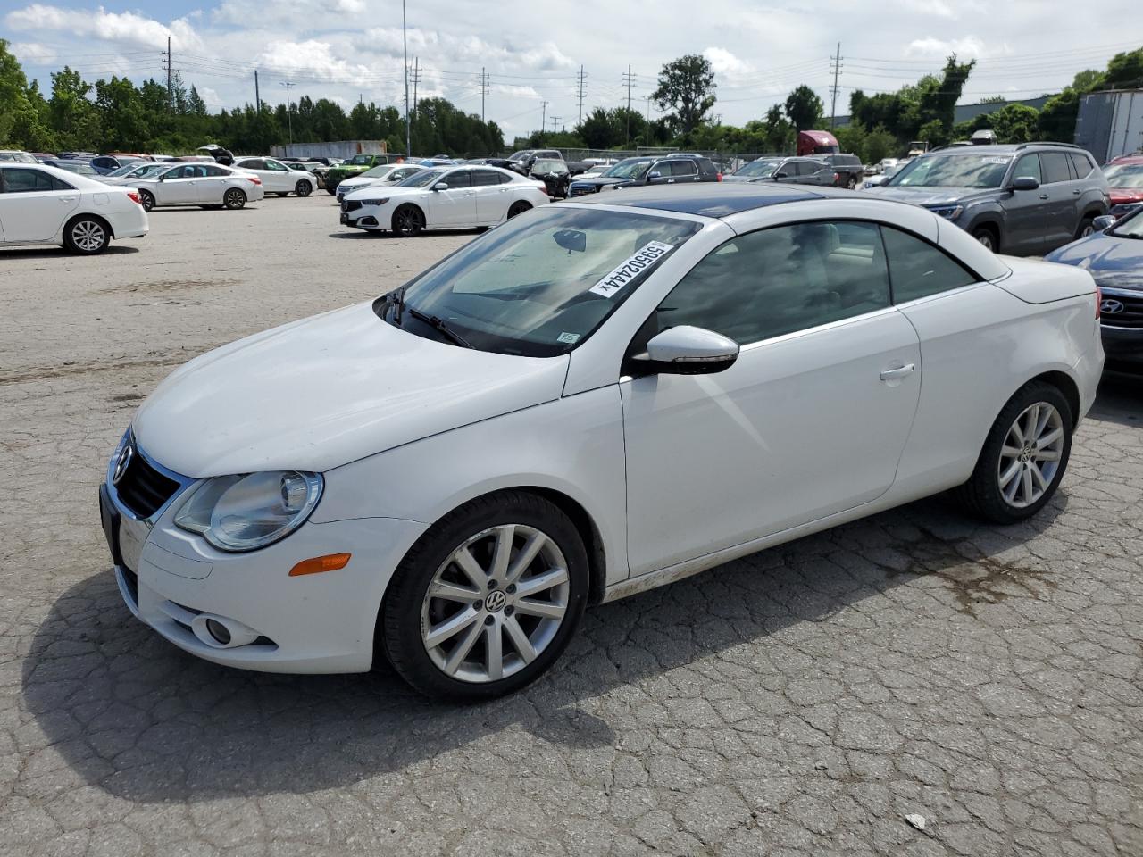 2011 Volkswagen Eos Komfort White vin: WVWAA7AH0BV001072