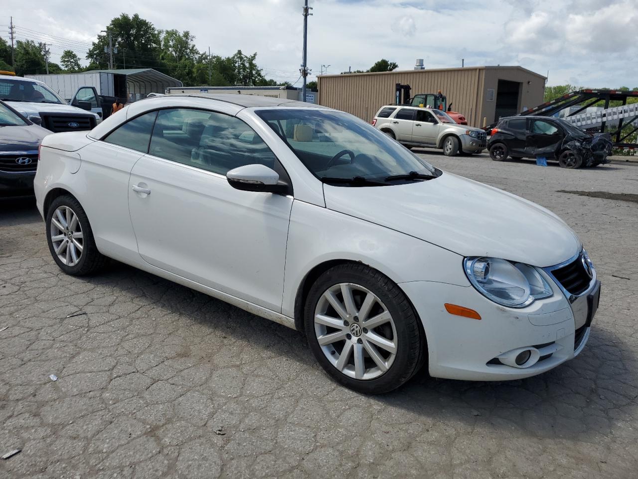 2011 Volkswagen Eos Komfort White vin: WVWAA7AH0BV001072