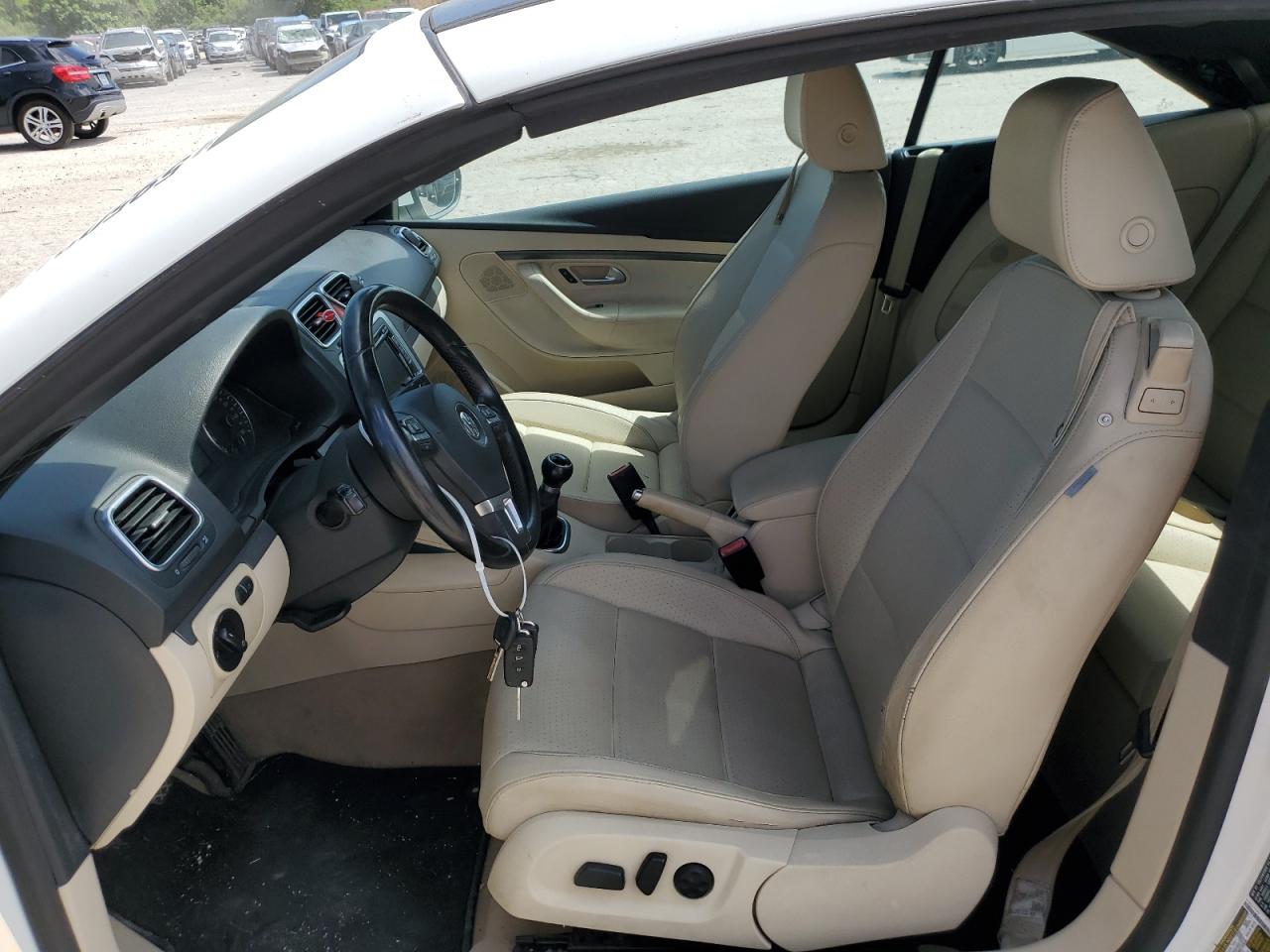 2011 Volkswagen Eos Komfort White vin: WVWAA7AH0BV001072