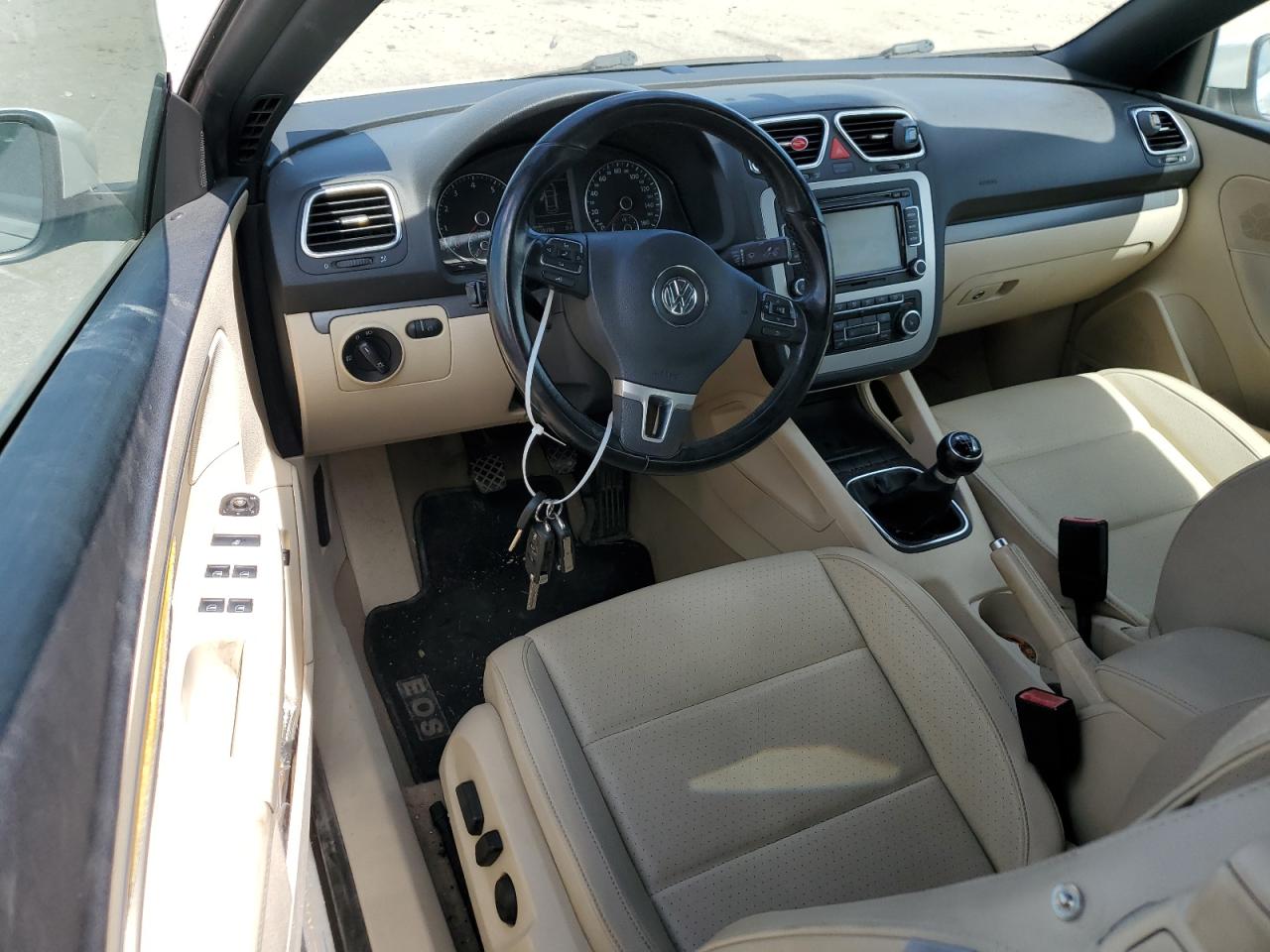 2011 Volkswagen Eos Komfort White vin: WVWAA7AH0BV001072