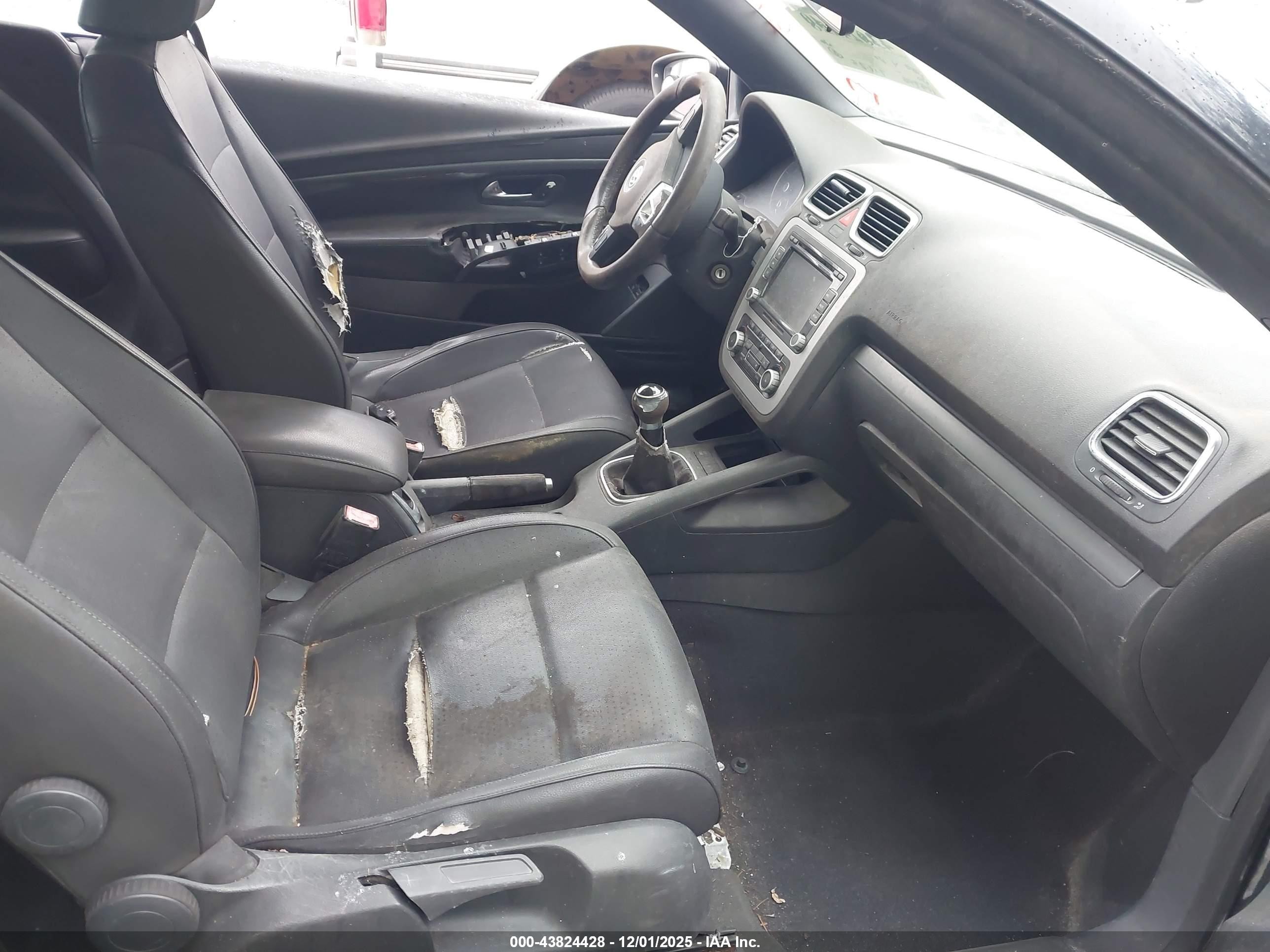 2010 Volkswagen Eos Komfort Black vin: WVWAA7AH1AV011561