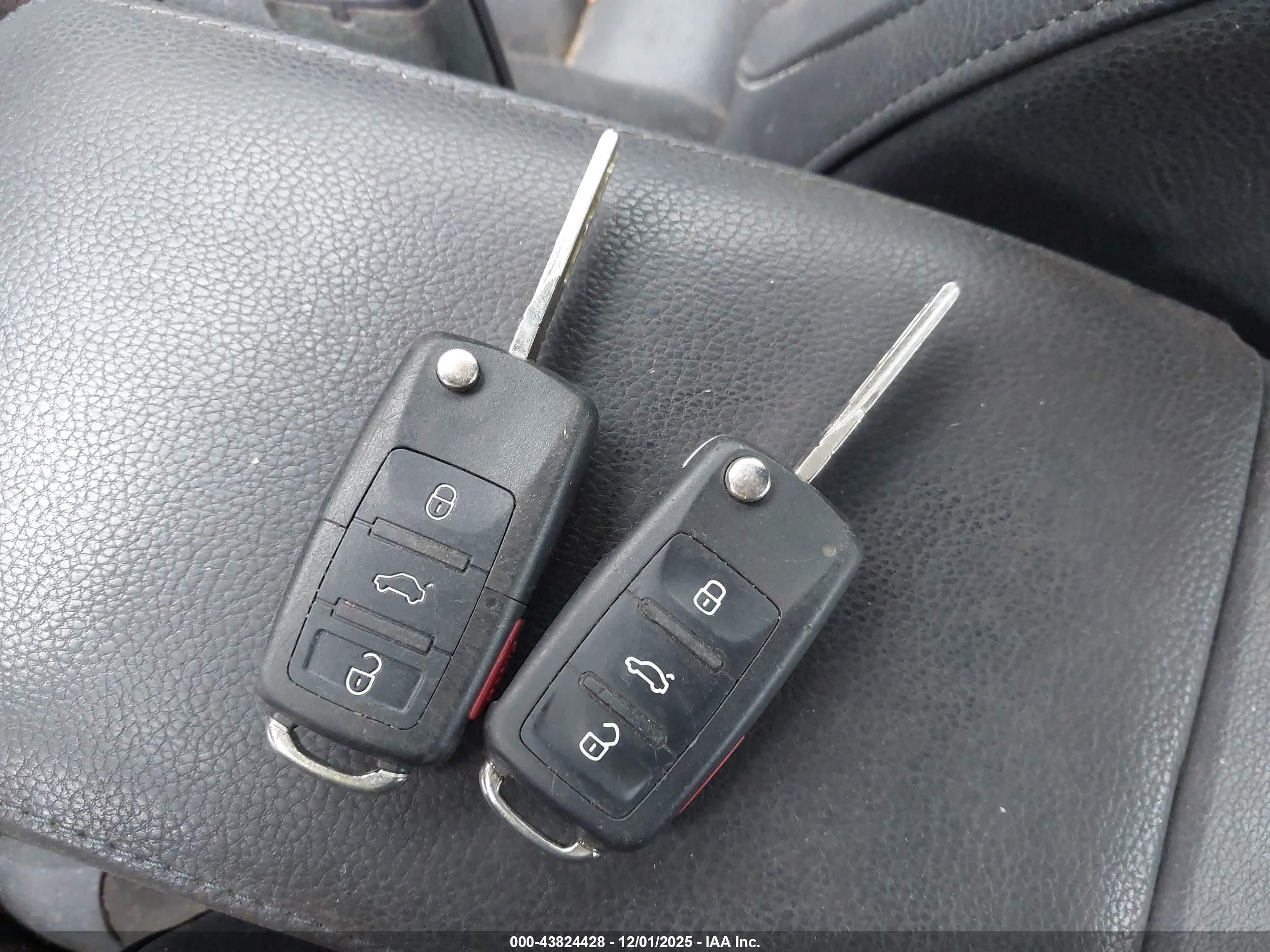 2010 Volkswagen Eos Komfort Black vin: WVWAA7AH1AV011561