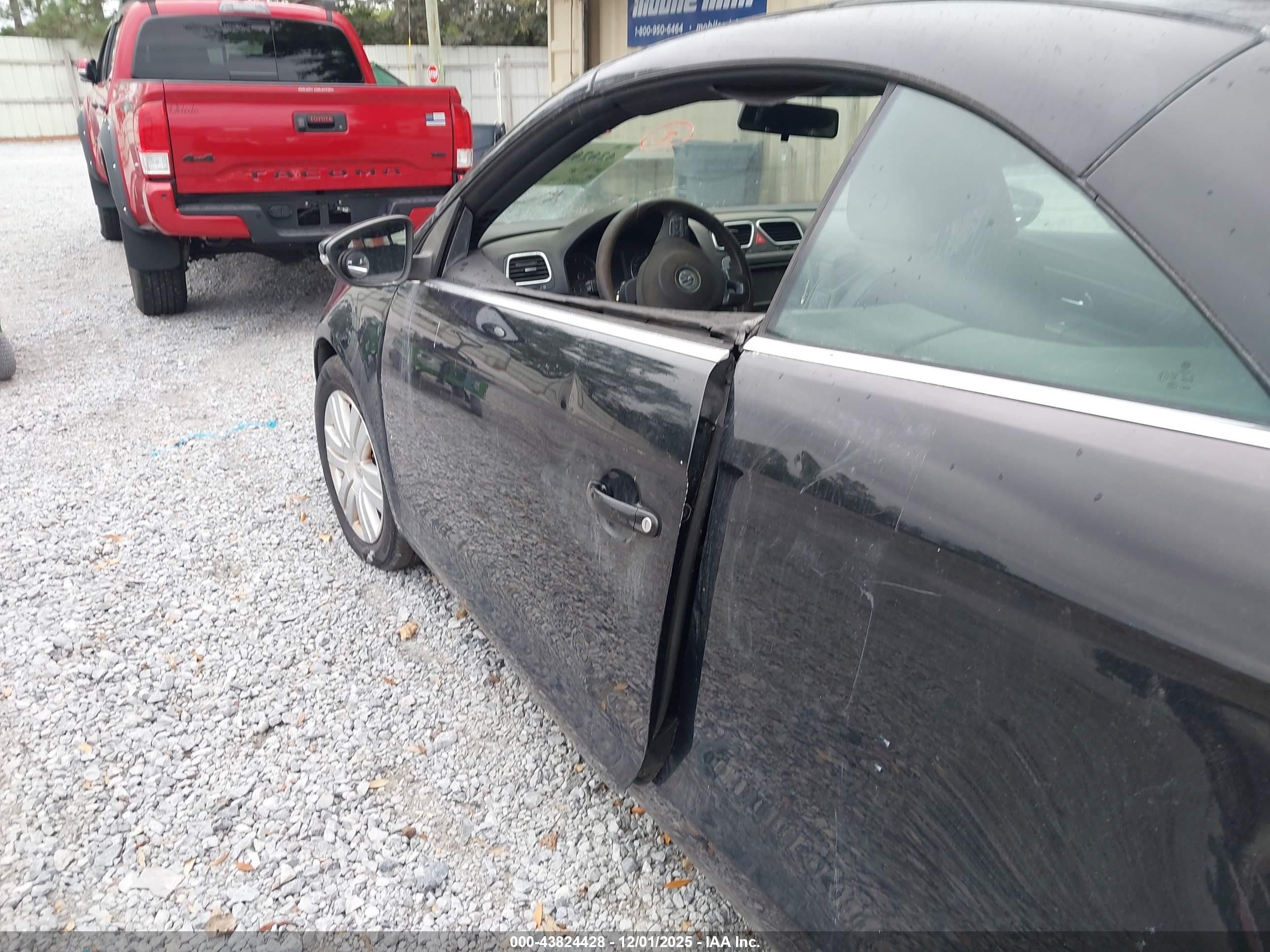 2010 Volkswagen Eos Komfort Black vin: WVWAA7AH1AV011561