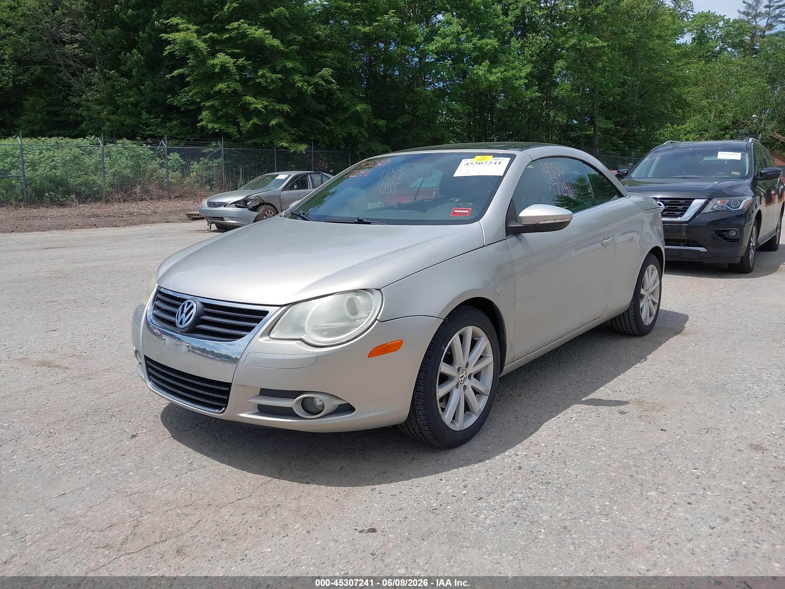 2010 Volkswagen Eos Komfort Silver vin: WVWAA7AHXAV011087