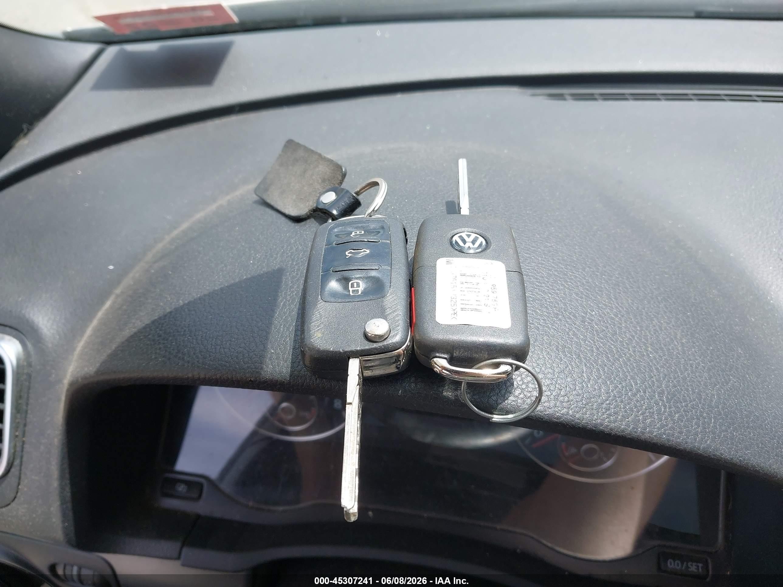 2010 Volkswagen Eos Komfort Silver vin: WVWAA7AHXAV011087