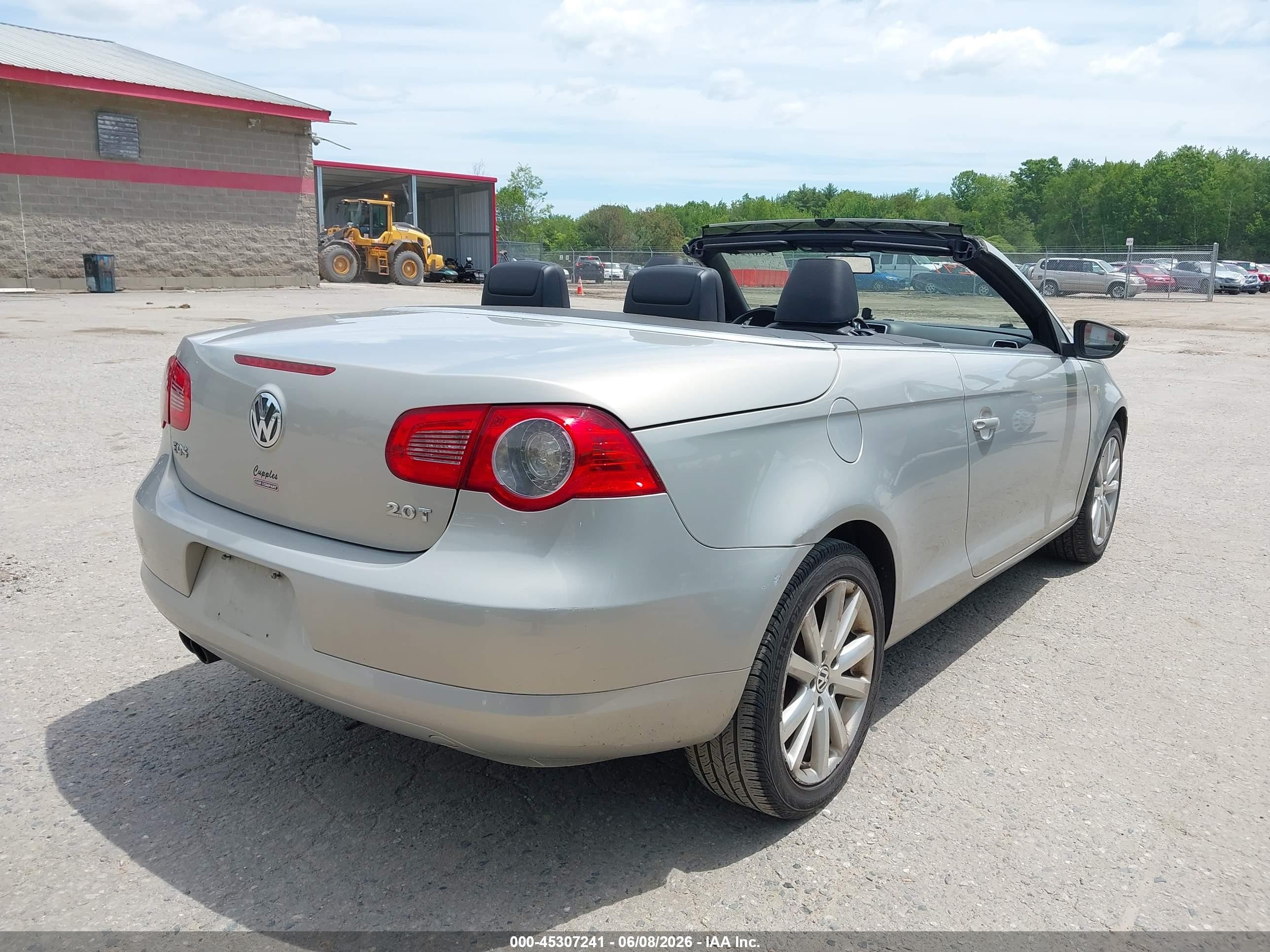 2010 Volkswagen Eos Komfort Silver vin: WVWAA7AHXAV011087