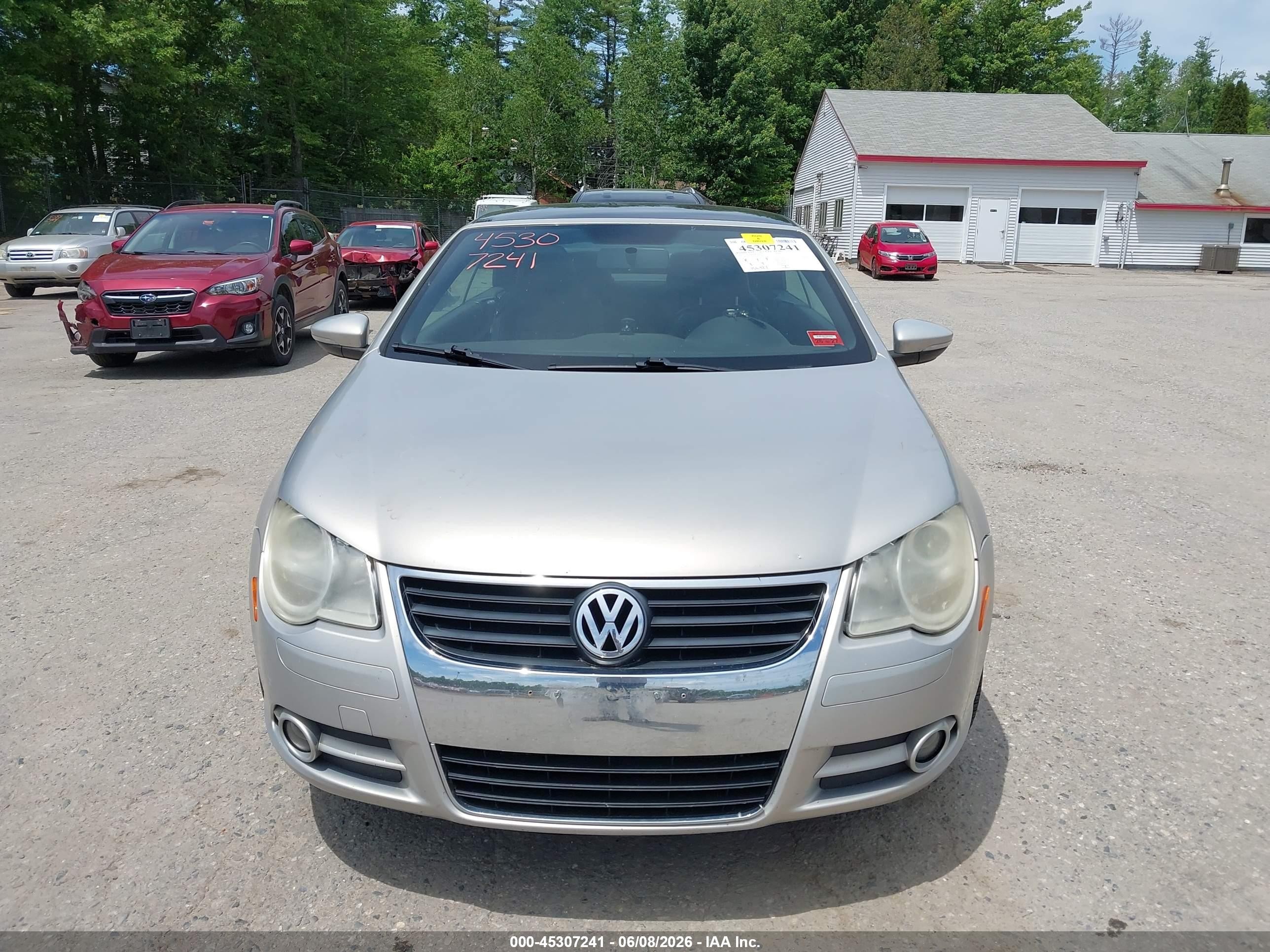 2010 Volkswagen Eos Komfort Silver vin: WVWAA7AHXAV011087