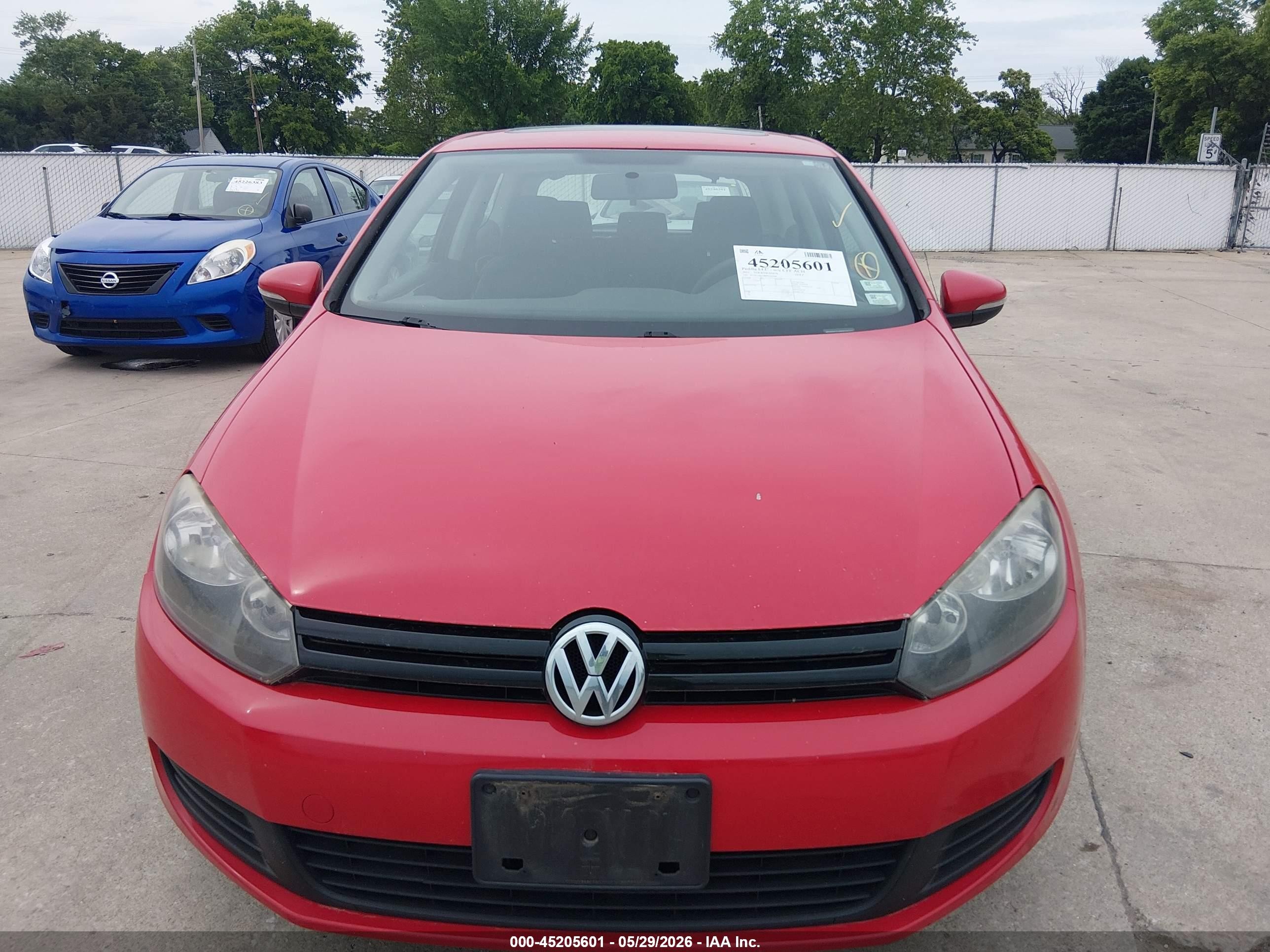 2011 Volkswagen Golf 2.5l 2-door Red vin: WVWAA7AJ8BW284348