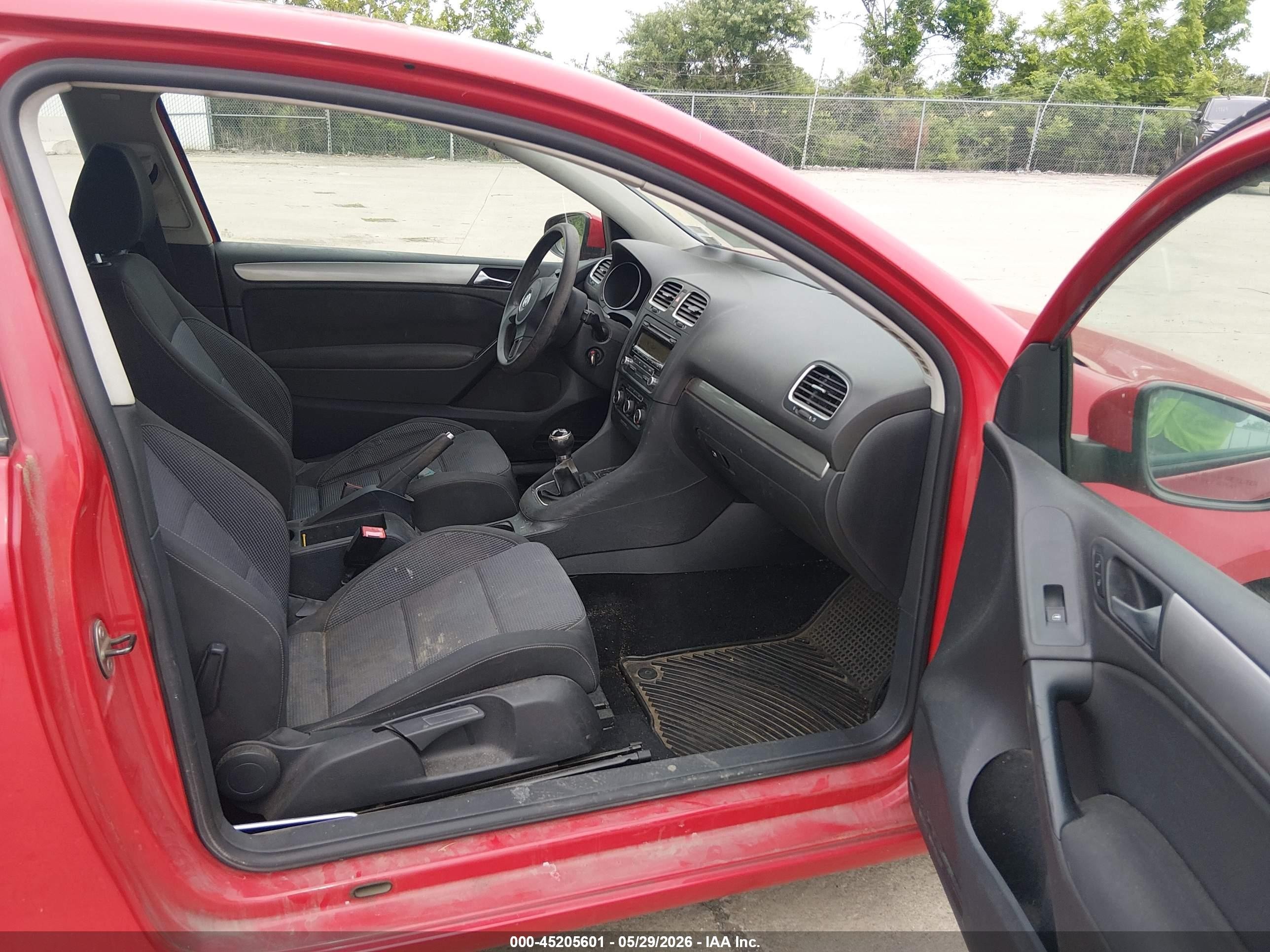 2011 Volkswagen Golf 2.5l 2-door Red vin: WVWAA7AJ8BW284348
