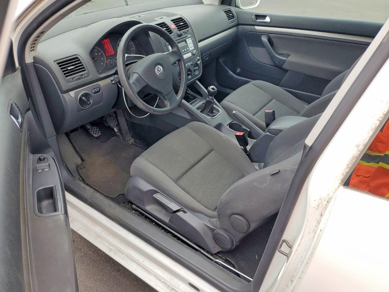 2008 Volkswagen Rabbit Белый vin: WVWAB71K28W244636
