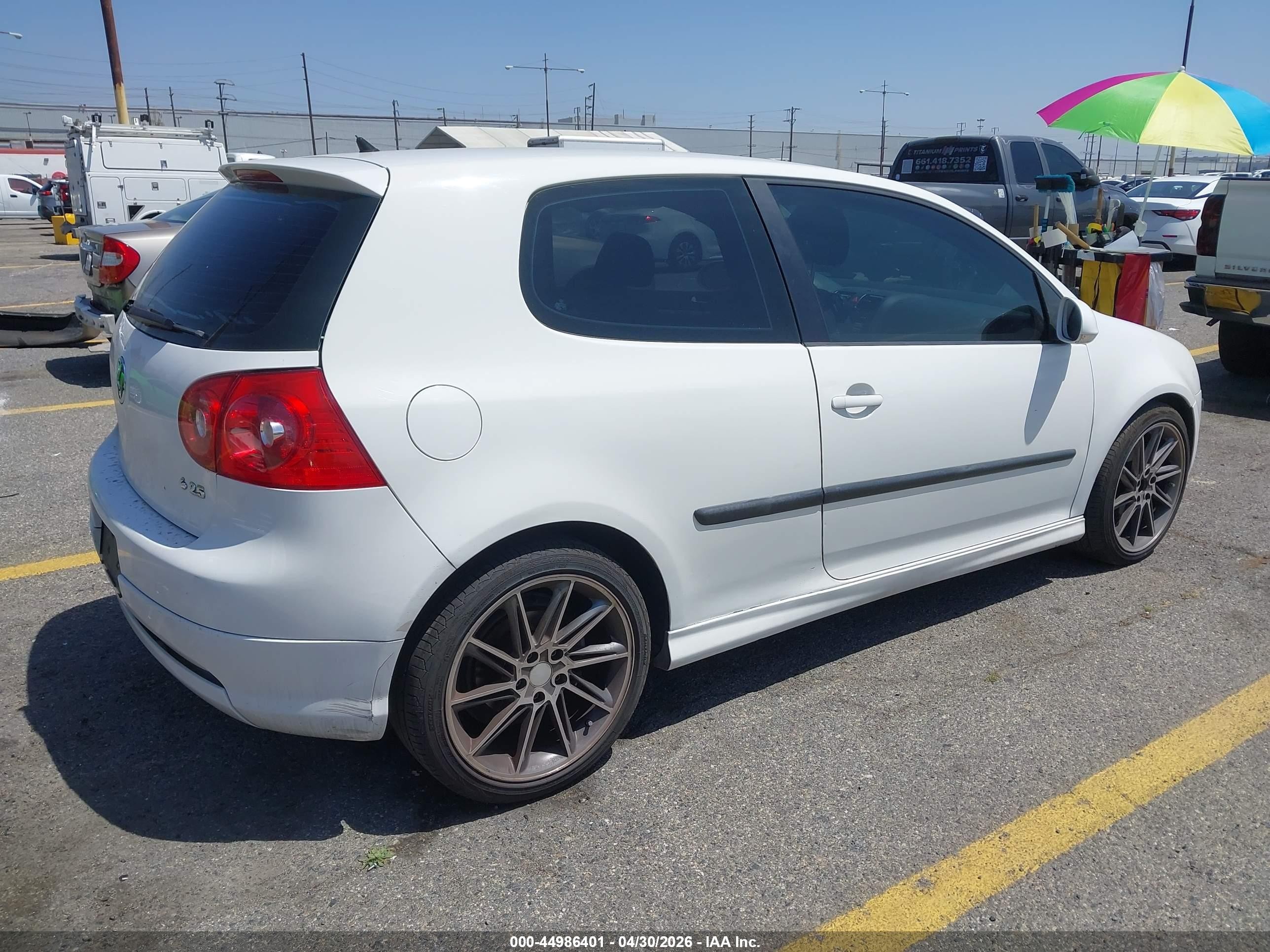 2009 Volkswagen Rabbit S White vin: WVWAB71K79W027147