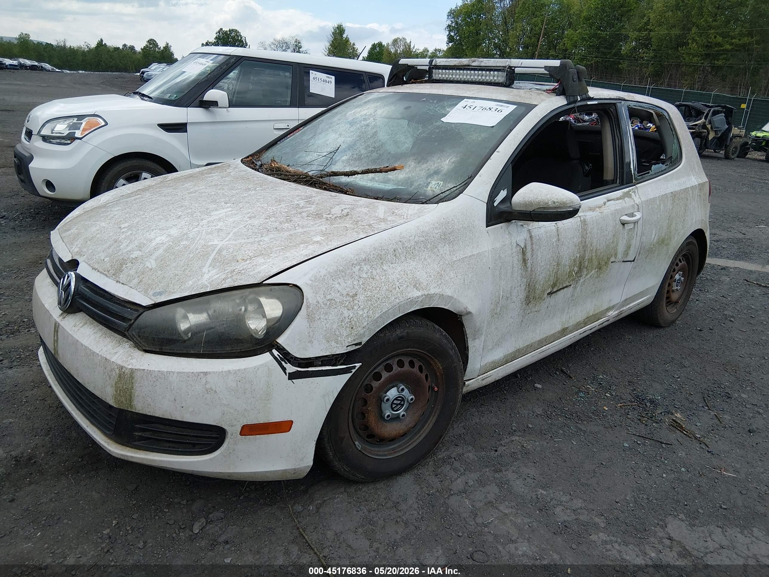 2010 Volkswagen Golf 2-door Белый vin: WVWAB7AJ0AW220719
