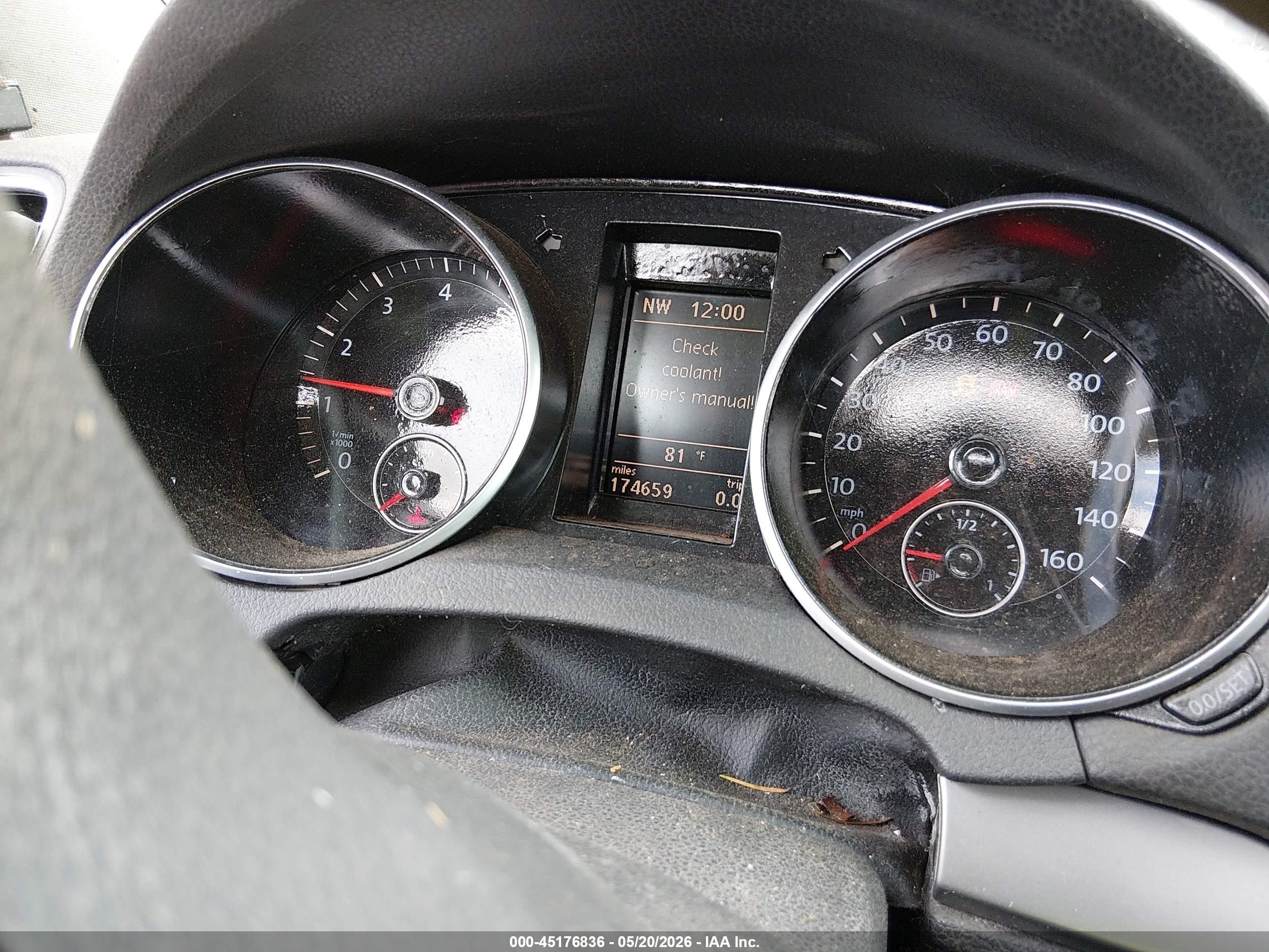 2010 Volkswagen Golf 2-door Белый vin: WVWAB7AJ0AW220719