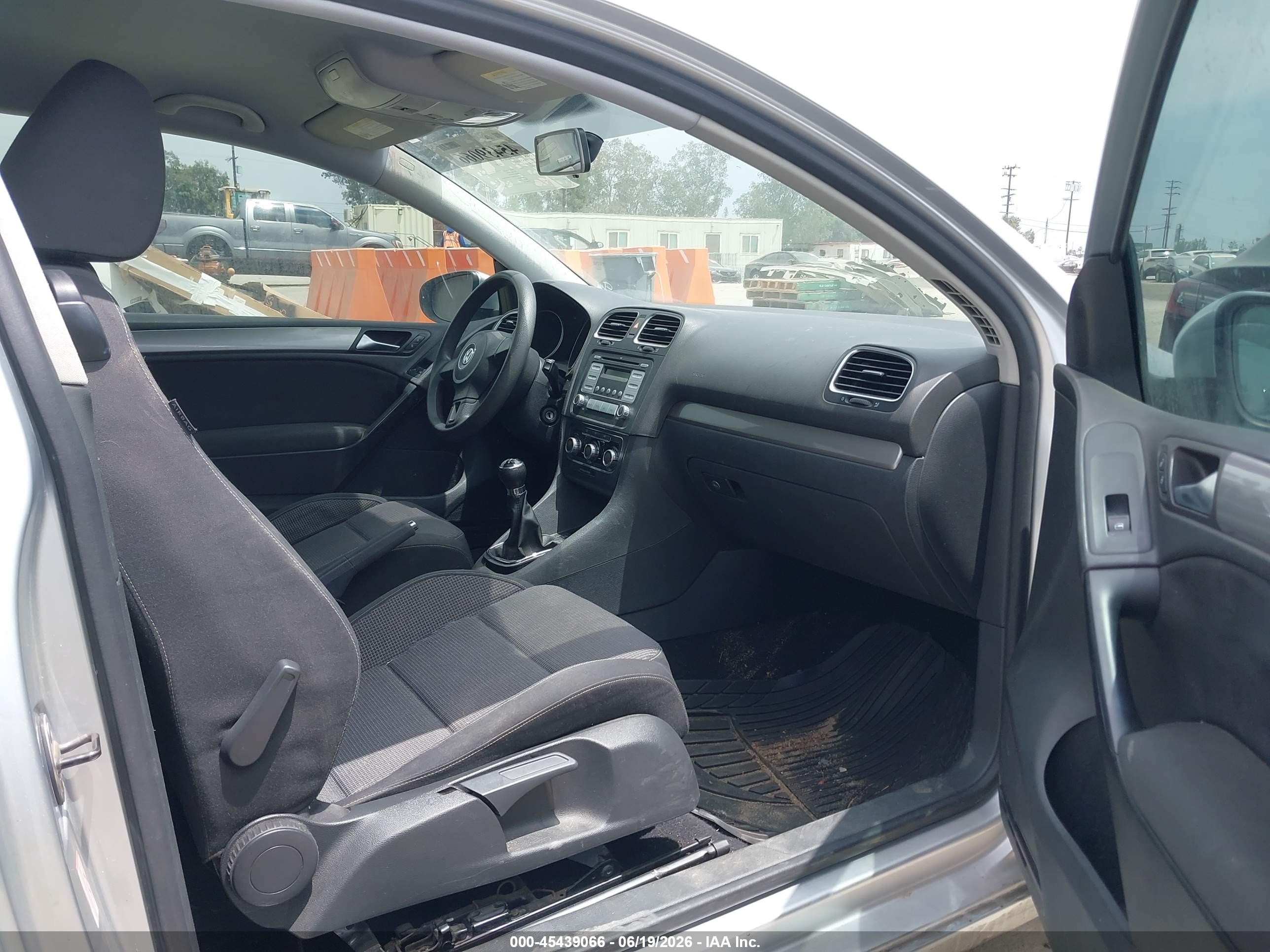 2010 Volkswagen Golf 2-door Gray vin: WVWAB7AJ0AW367428