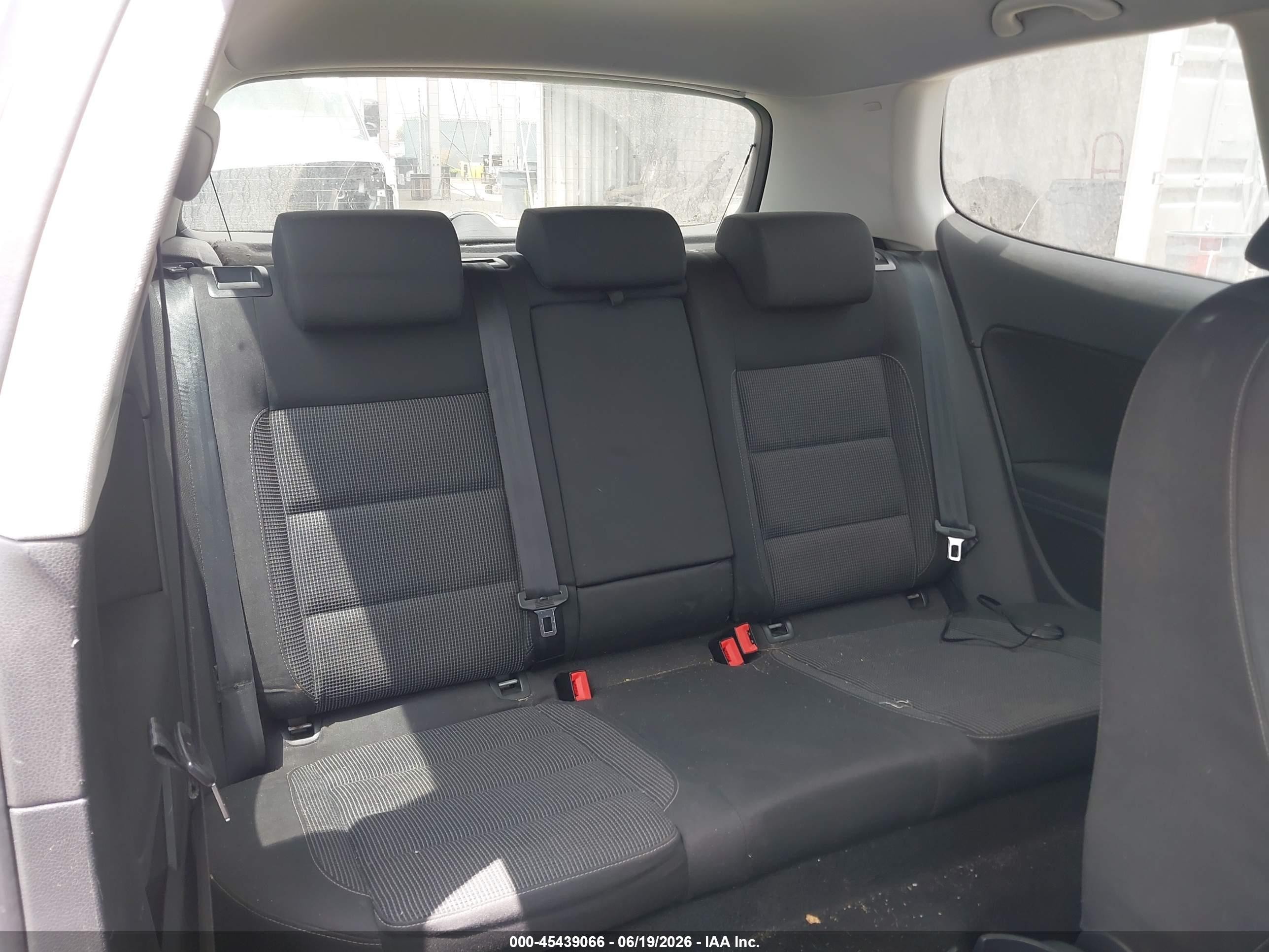 2010 Volkswagen Golf 2-door Gray vin: WVWAB7AJ0AW367428