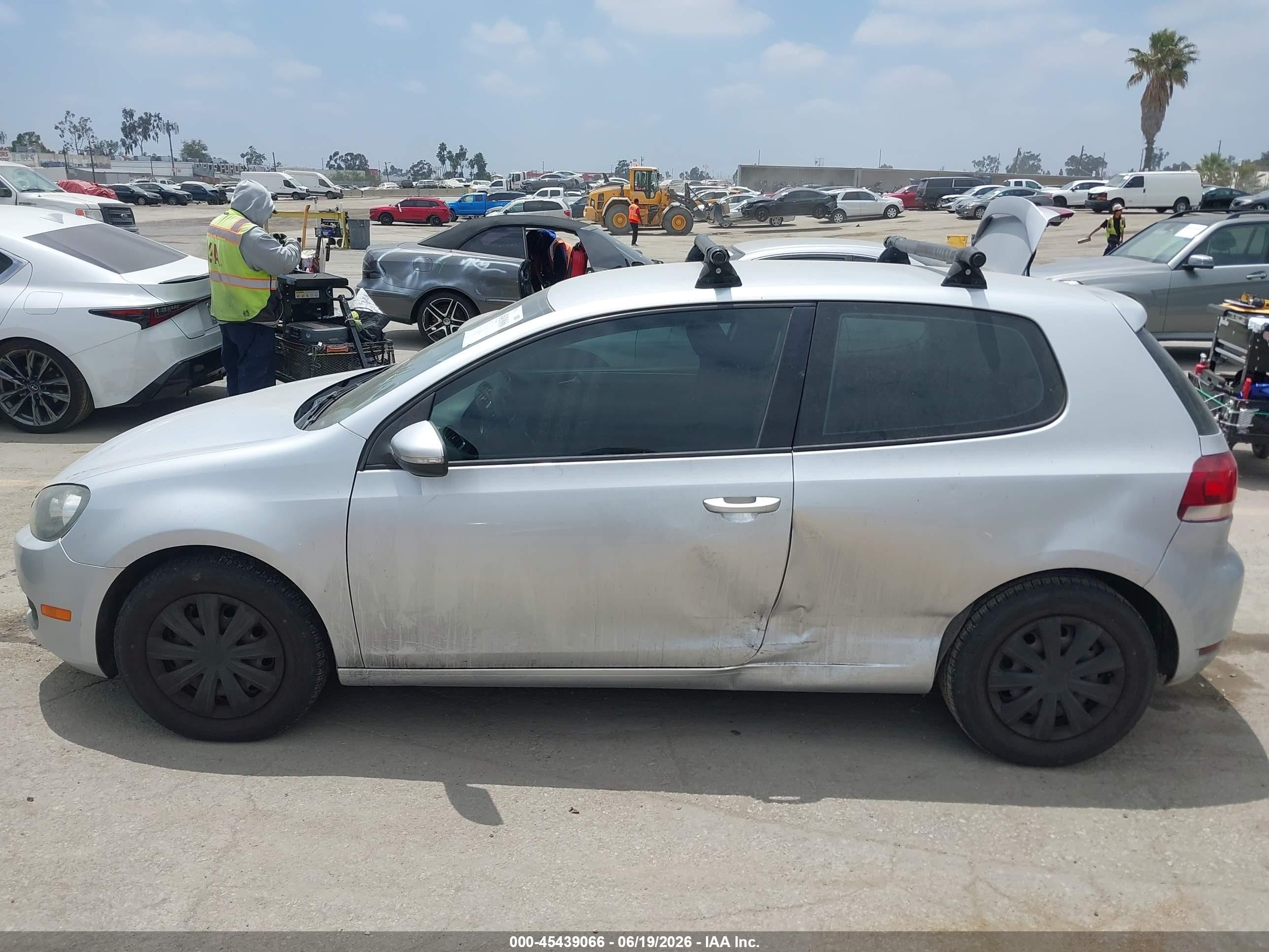 2010 Volkswagen Golf 2-door Gray vin: WVWAB7AJ0AW367428