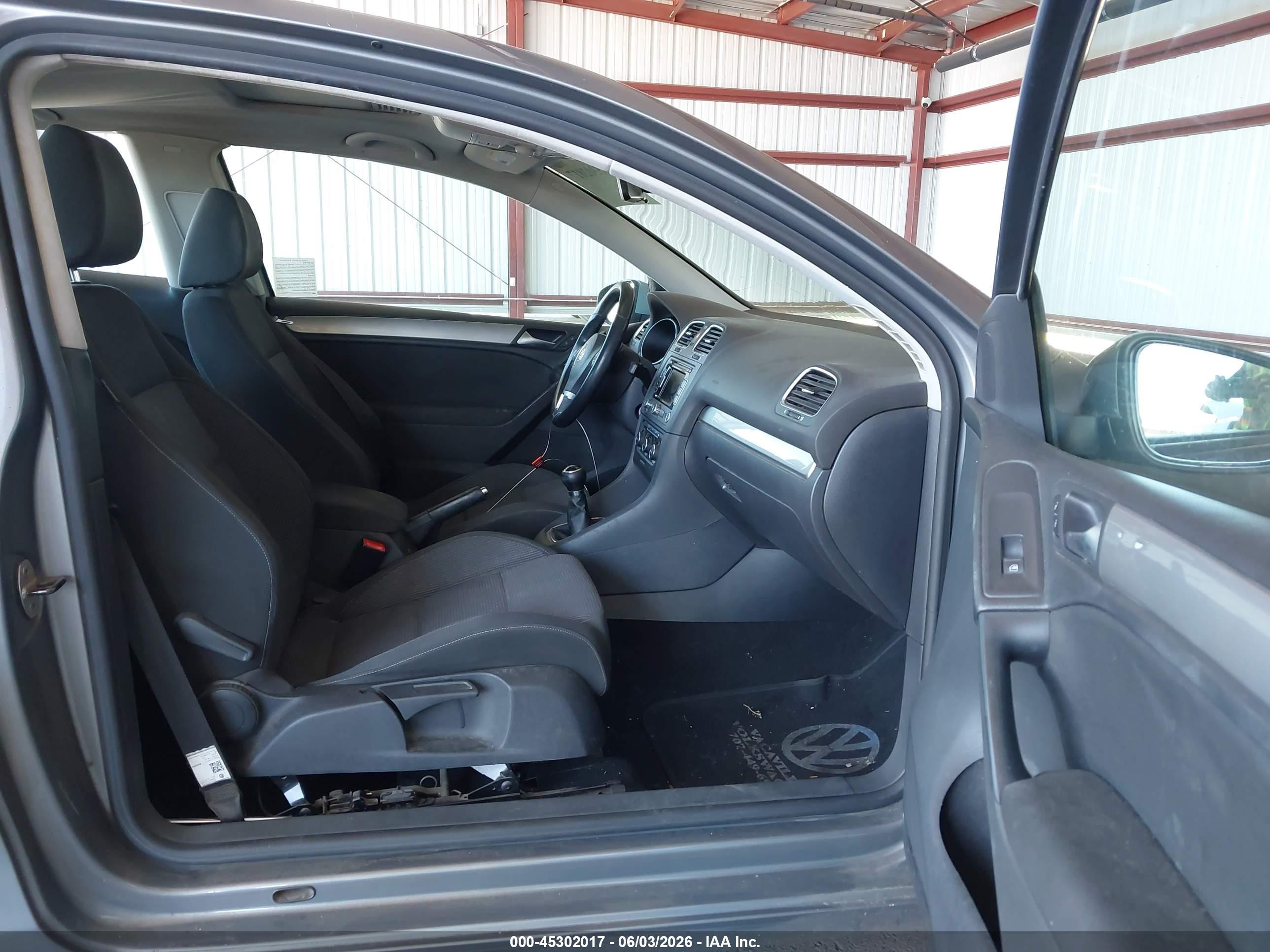 2013 Volkswagen Golf 2.5l 2-door Gray vin: WVWAB7AJ2DW023006