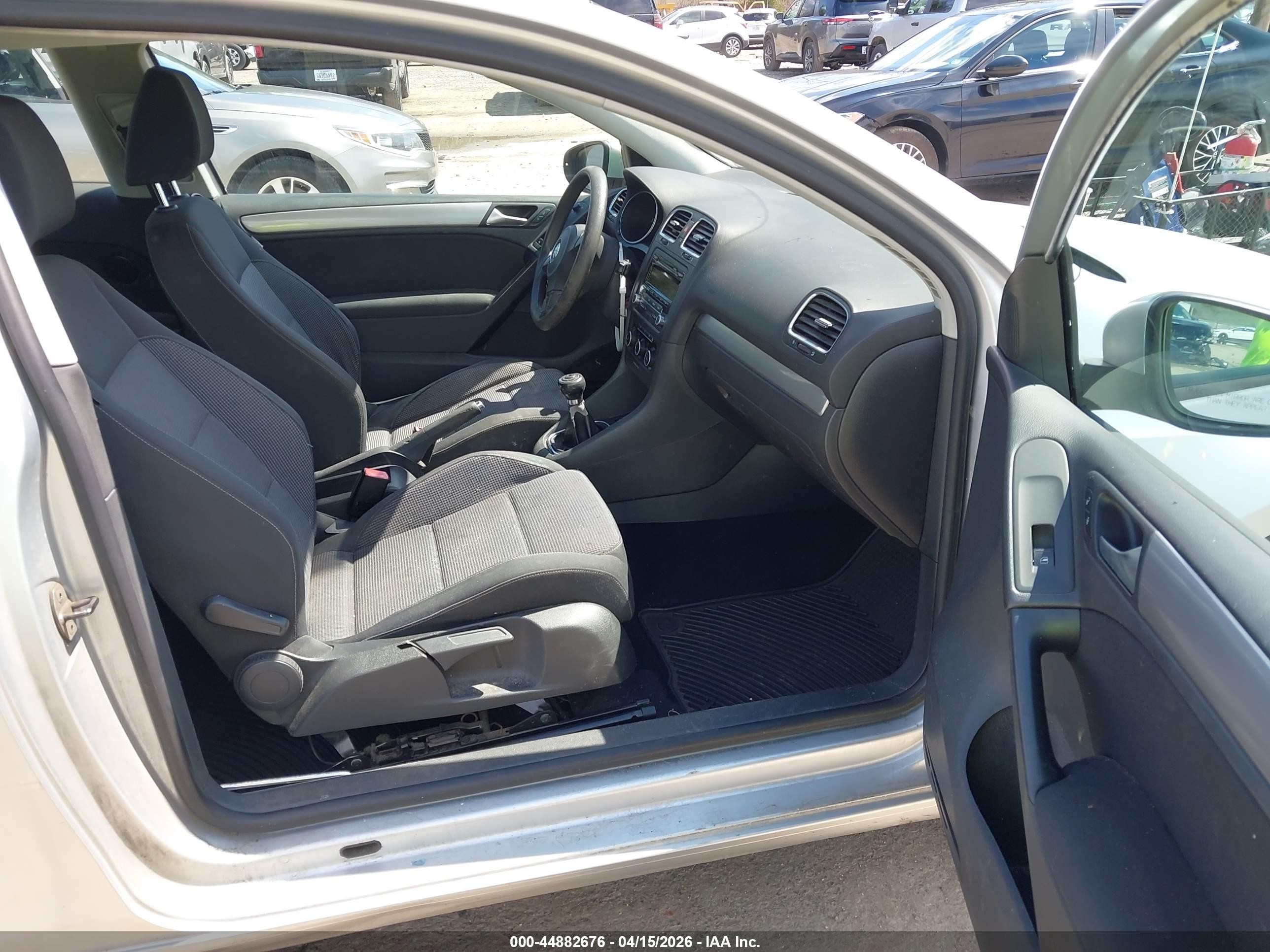 2011 Volkswagen Golf 2.5l 2-door Silver vin: WVWAB7AJ8BW143325