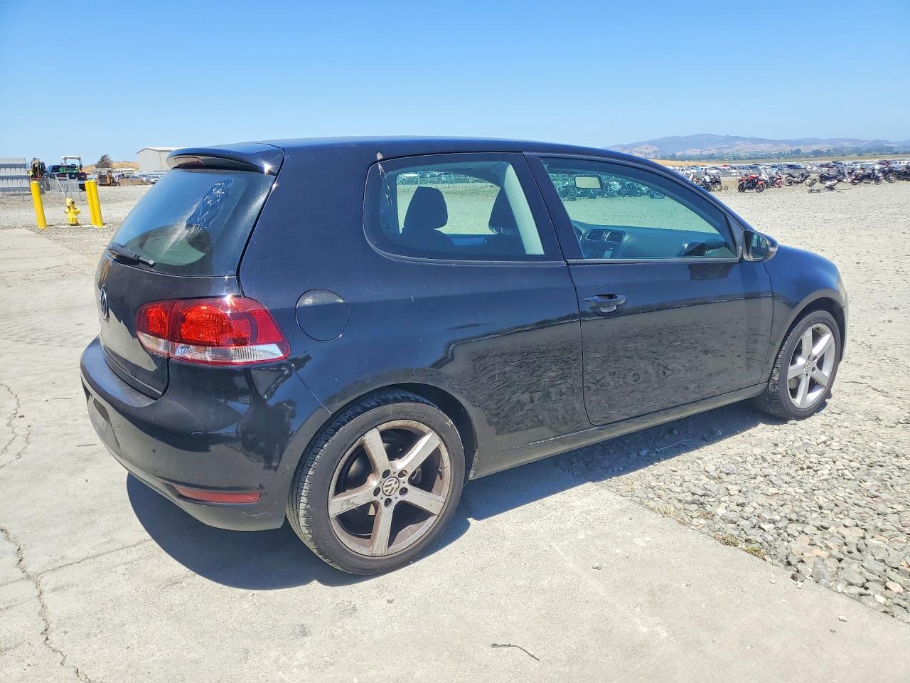 2010 Volkswagen Golf Черный vin: WVWAB7AJXAW094692