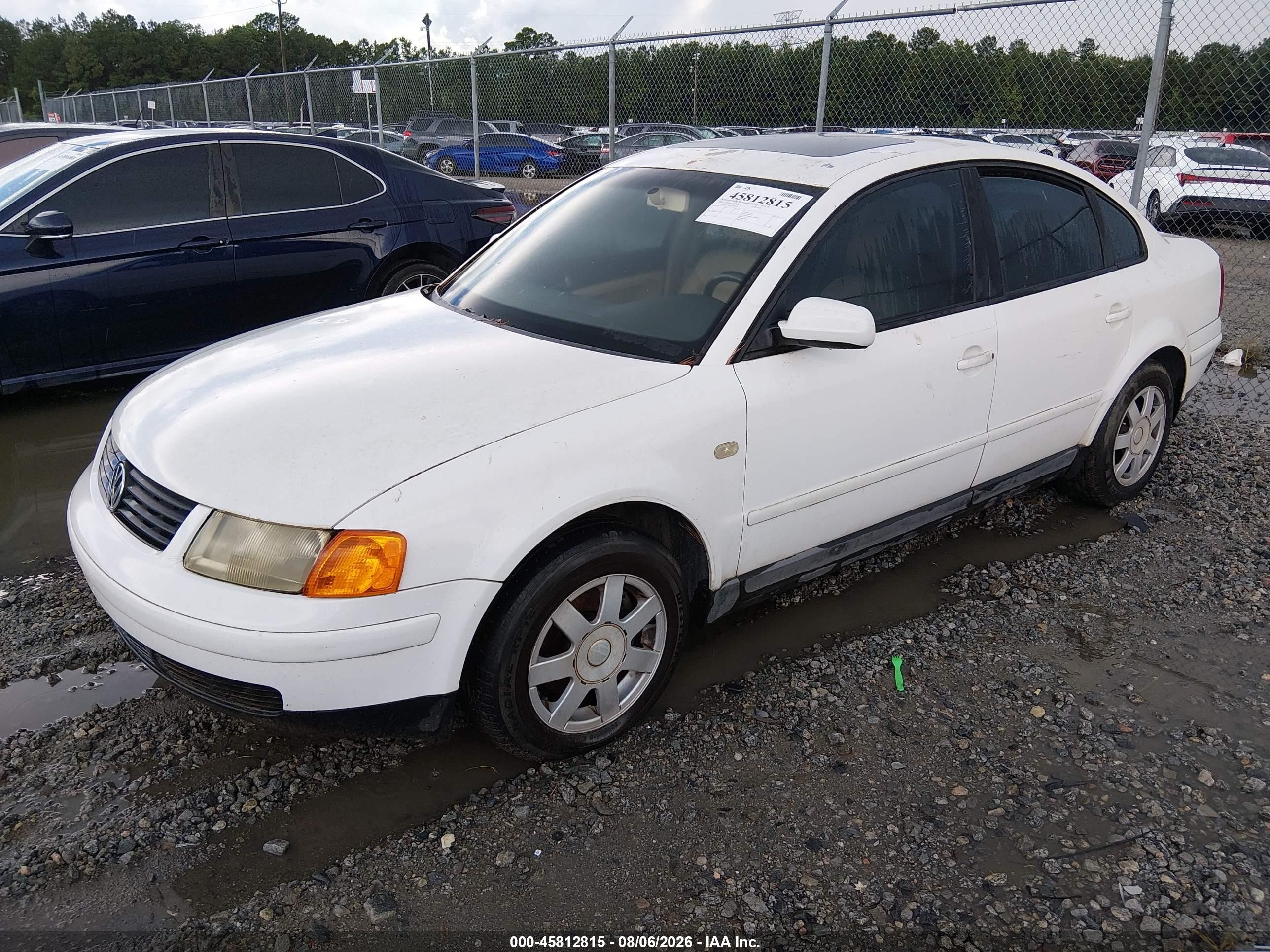 2001 Volkswagen Passat Gls White vin: WVWAC63B11P001582