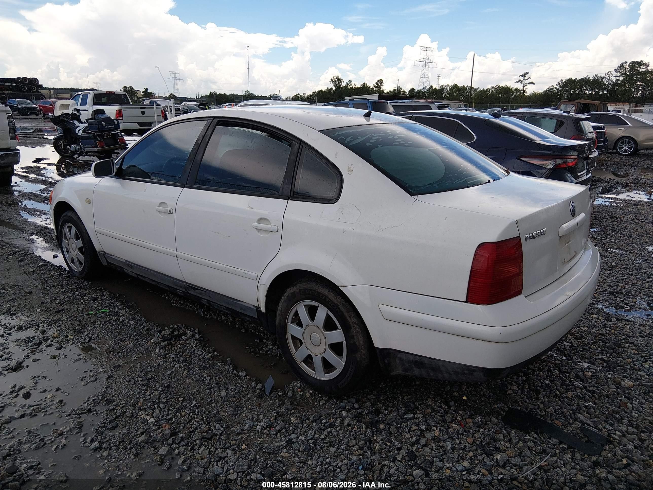 2001 Volkswagen Passat Gls White vin: WVWAC63B11P001582