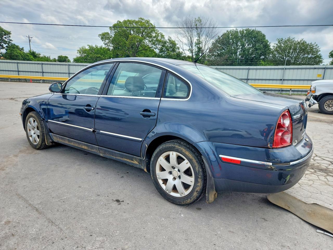 2005 Volkswagen Passat Gls Синий vin: WVWAD63B85E067433