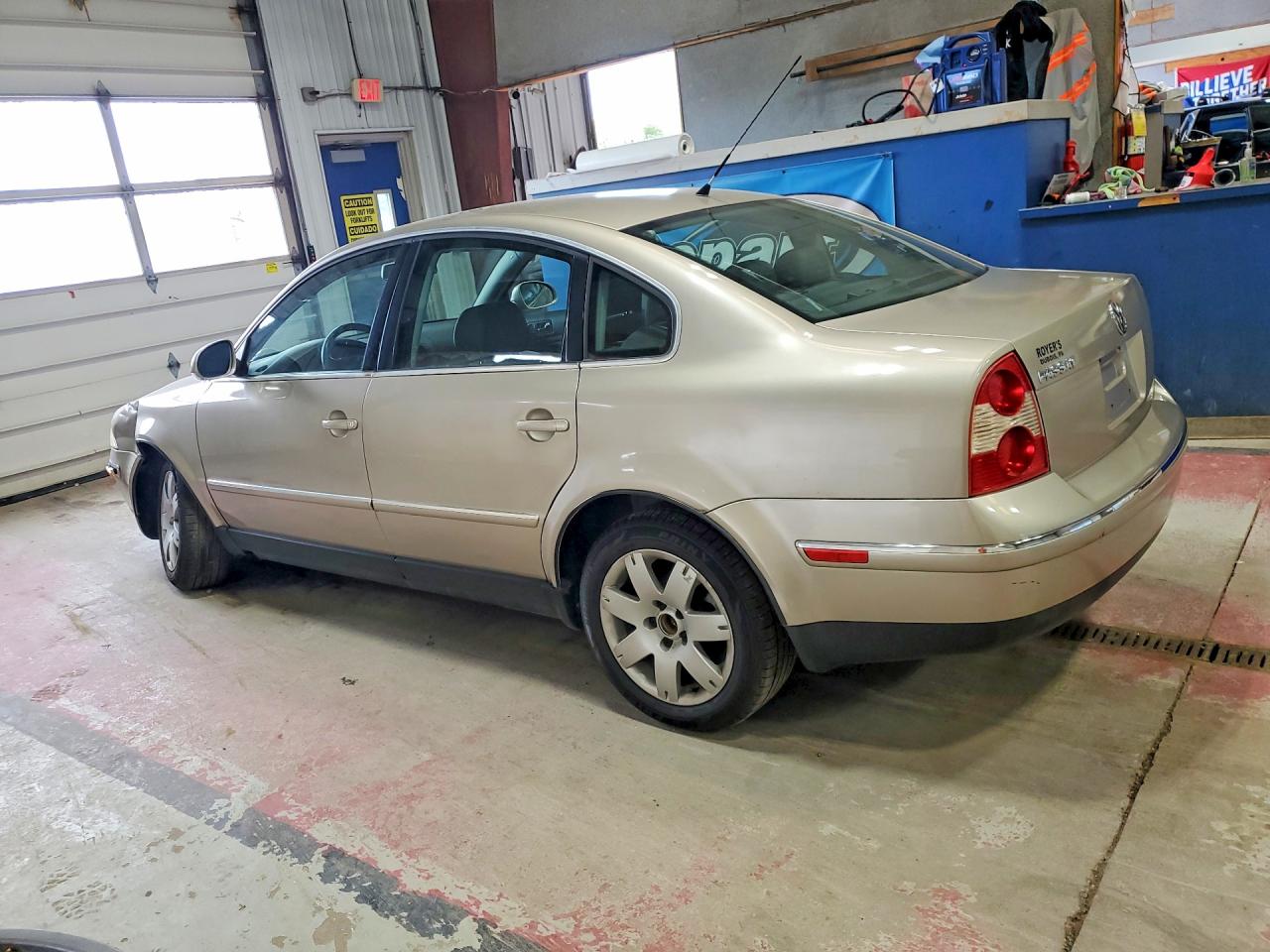 2005 Volkswagen Passat Gls Cream vin: WVWAD63BX5E053050