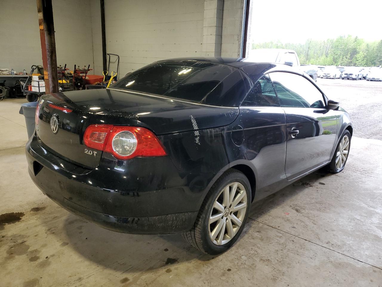 2011 Volkswagen Eos Komfort Black vin: WVWAD7AH2BV004983