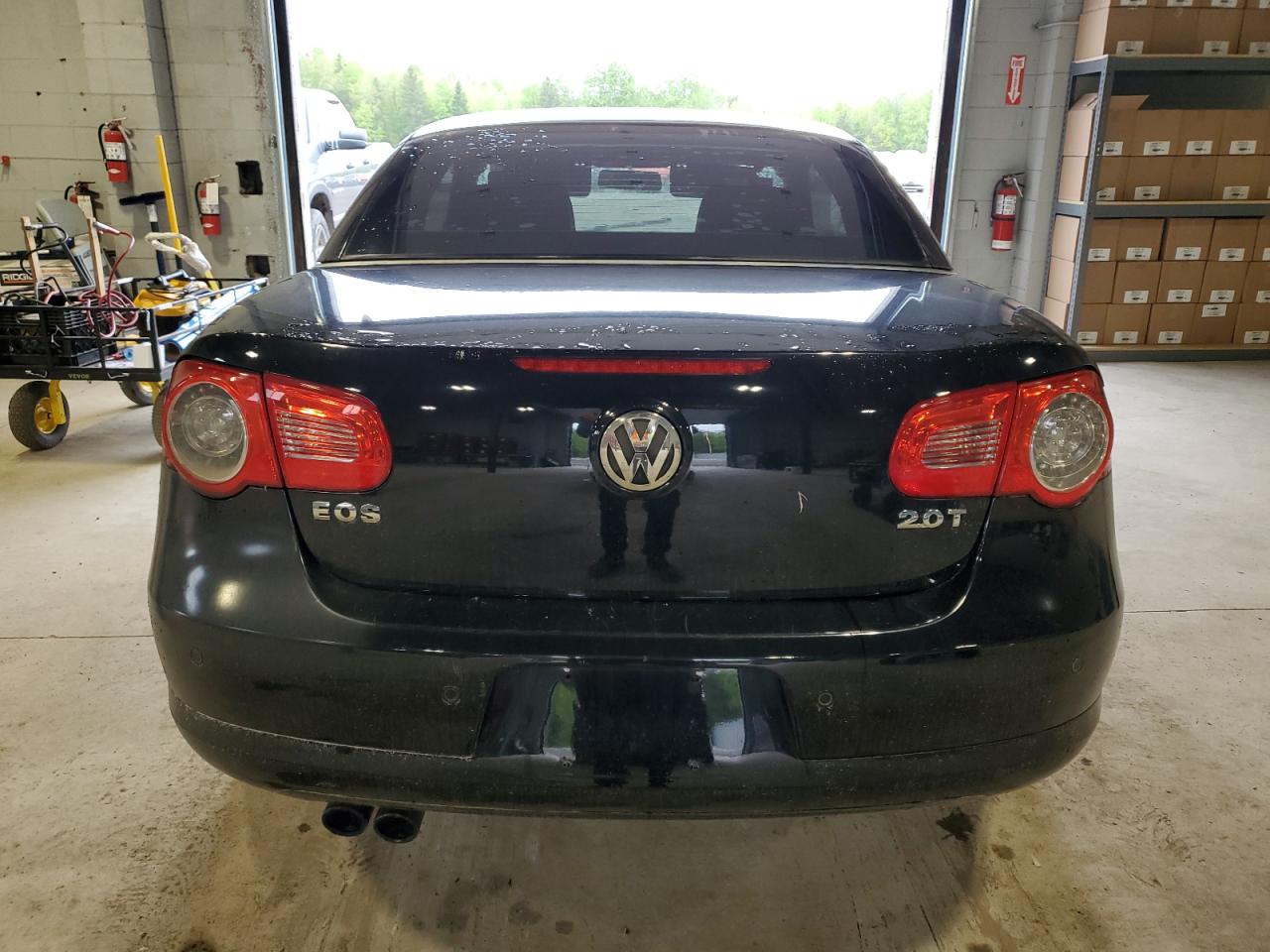 2011 Volkswagen Eos Komfort Black vin: WVWAD7AH2BV004983