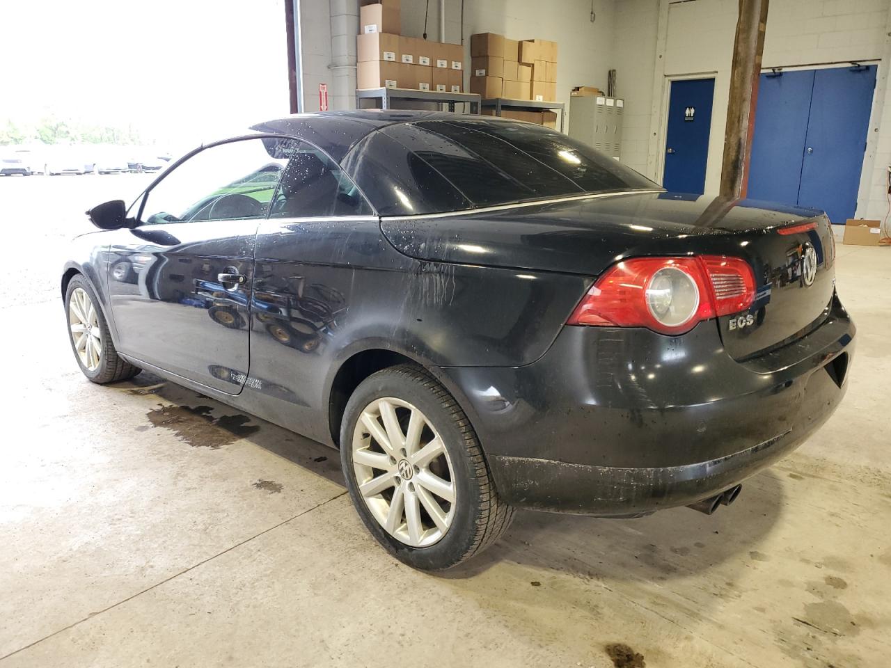 2011 Volkswagen Eos Komfort Black vin: WVWAD7AH2BV004983