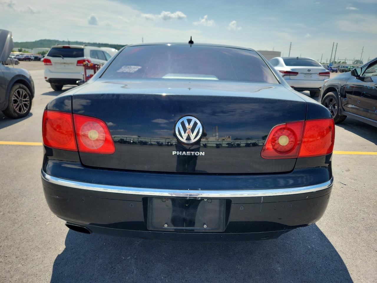 2005 Volkswagen Phaeton 4.2 Black vin: WVWAF03DX58004583