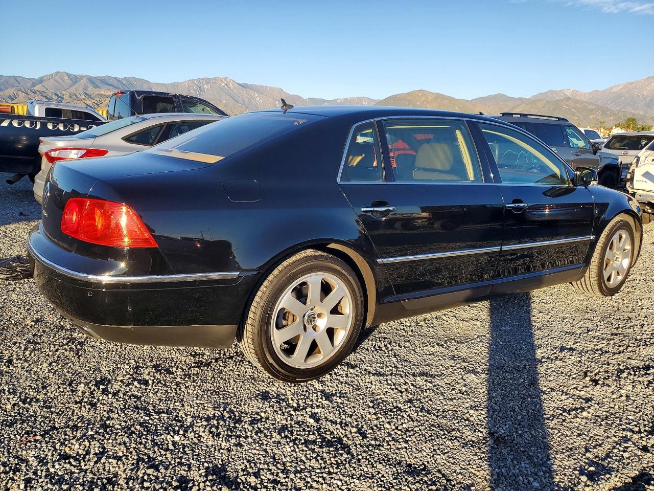 2004 Volkswagen Phaeton Black vin: WVWAF63D148009737