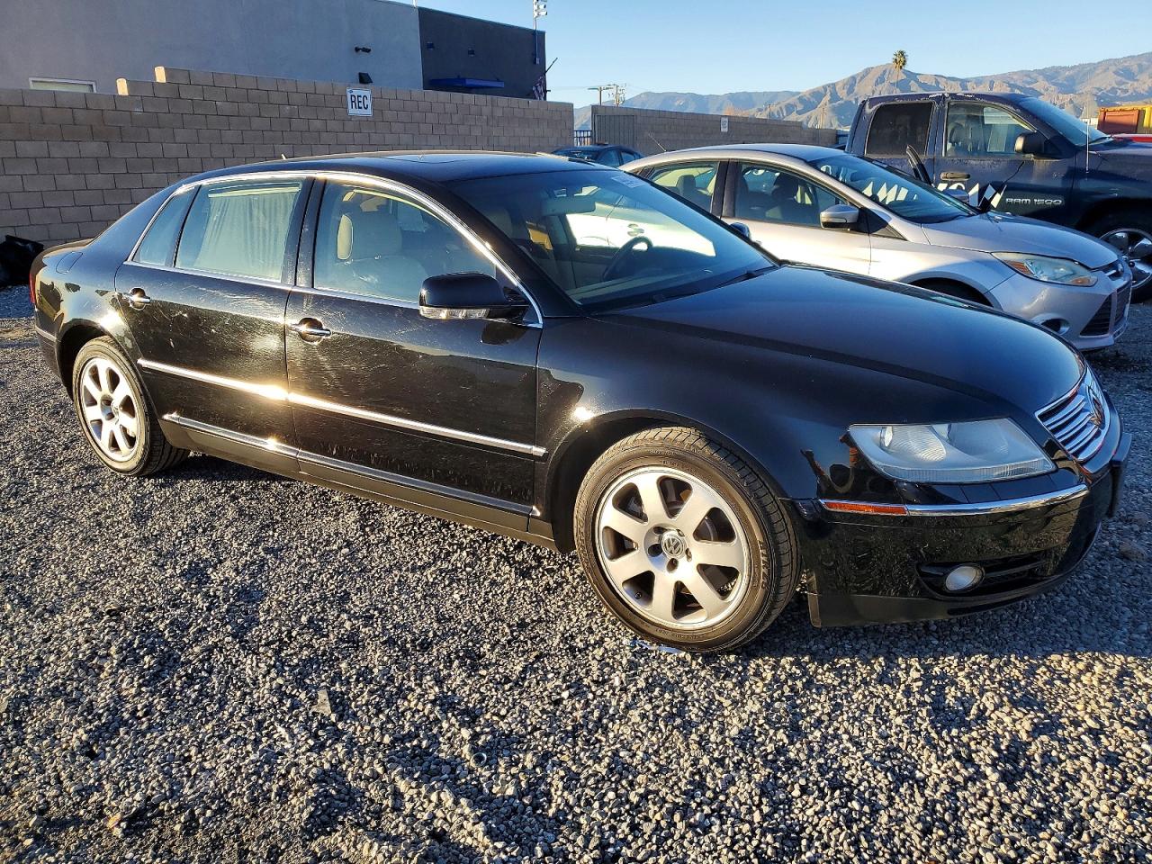 2004 Volkswagen Phaeton Black vin: WVWAF63D148009737