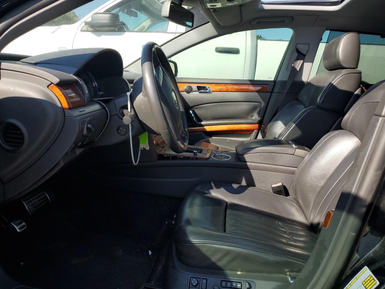 2004 Volkswagen Phaeton 4.2 Black vin: WVWAF63D148011178
