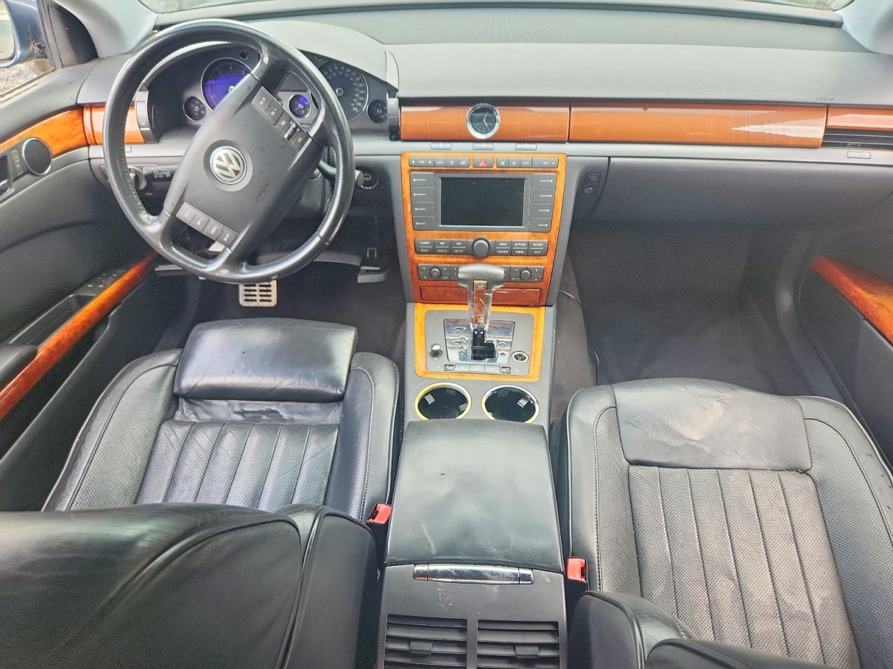 2004 Volkswagen Phaeton 4.2 Blue vin: WVWAF63D348009738