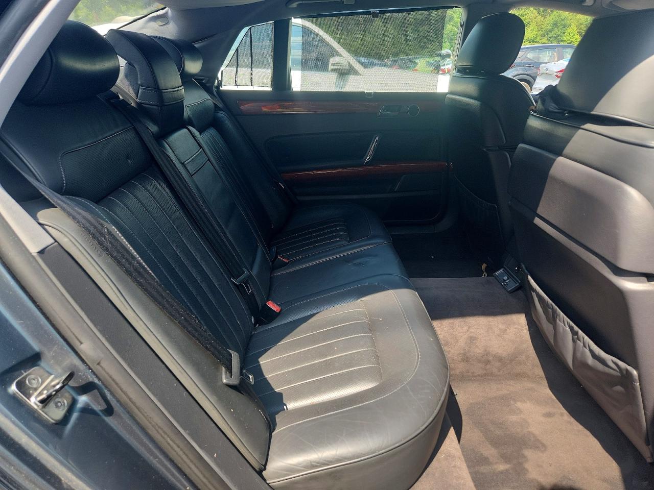 2004 Volkswagen Phaeton 4.2 Blue vin: WVWAF63D348009738