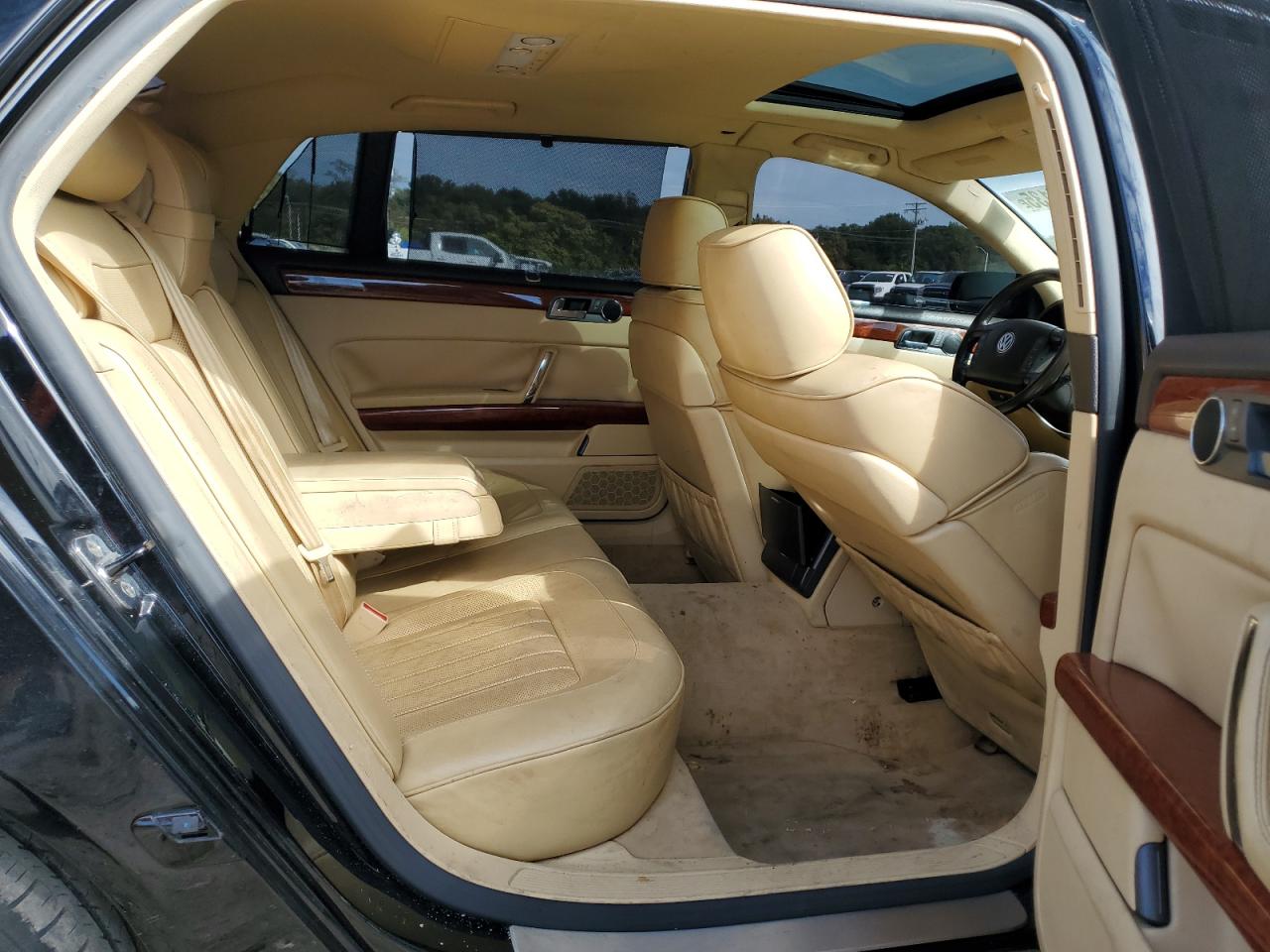2004 Volkswagen Phaeton 4.2 Black vin: WVWAF63D648010057
