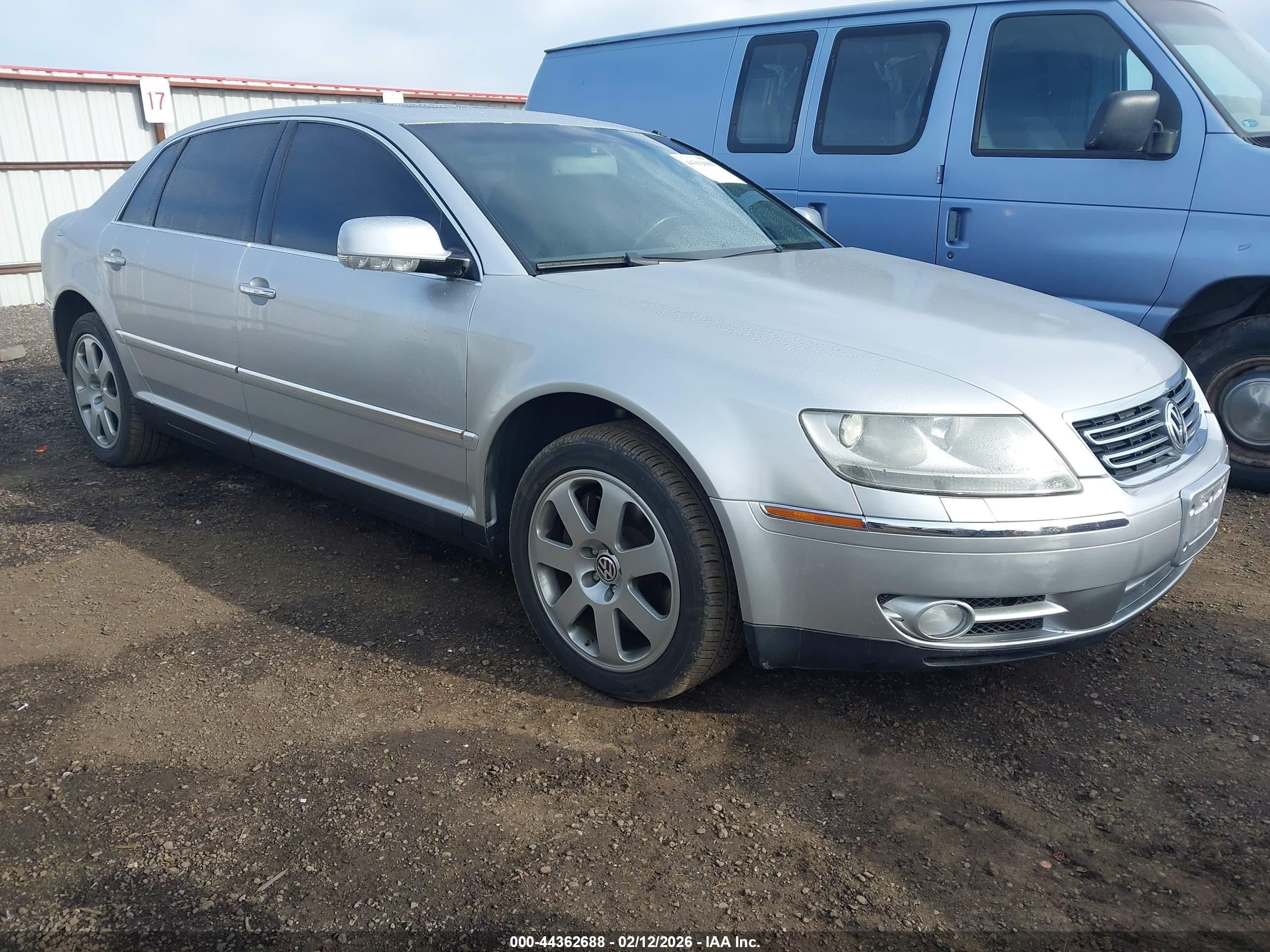 2004 Volkswagen Phaeton V8 Silver vin: WVWAF63D848008035