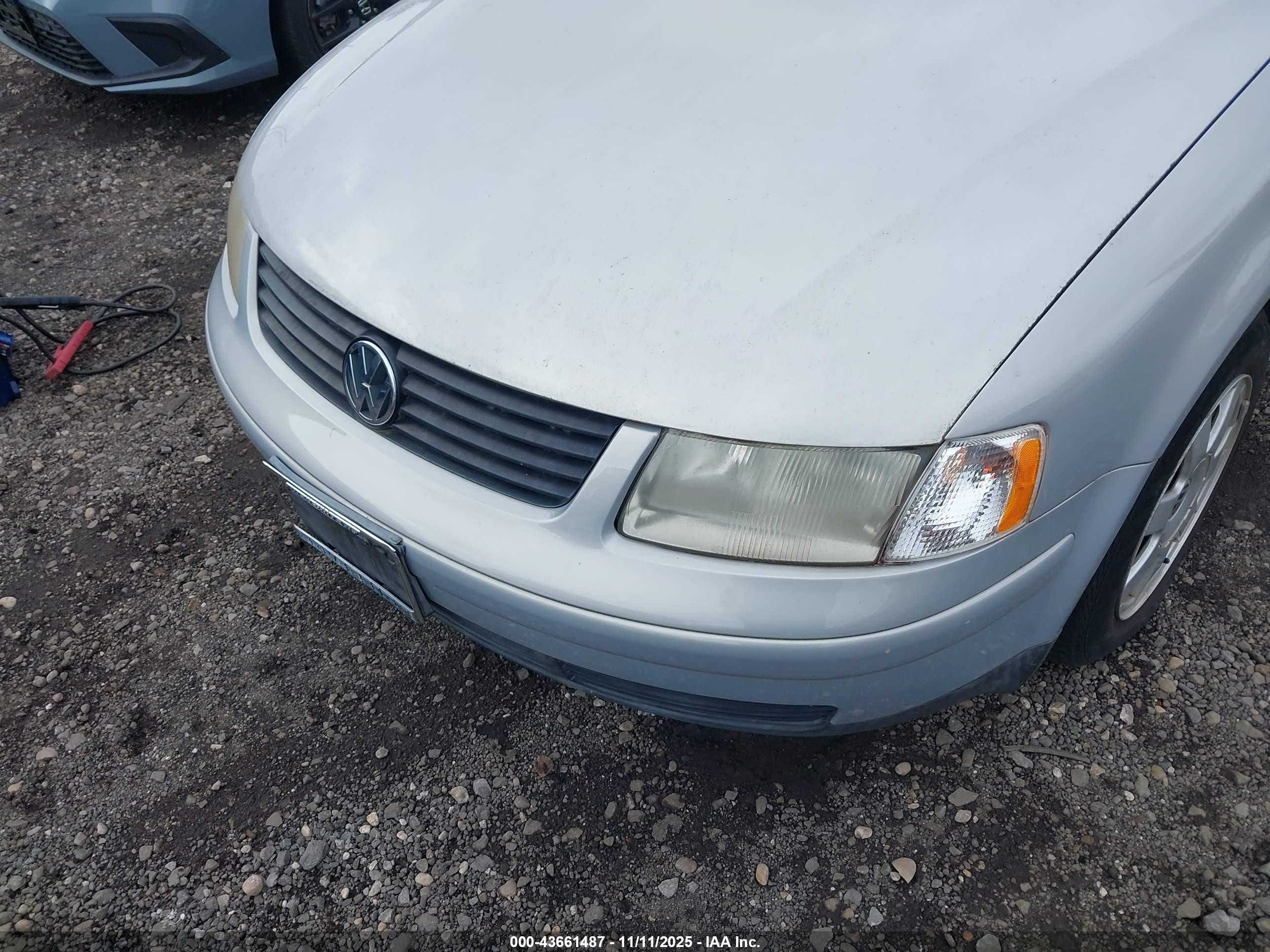 2001 Volkswagen Passat Gls Silver vin: WVWAH63B81P046665