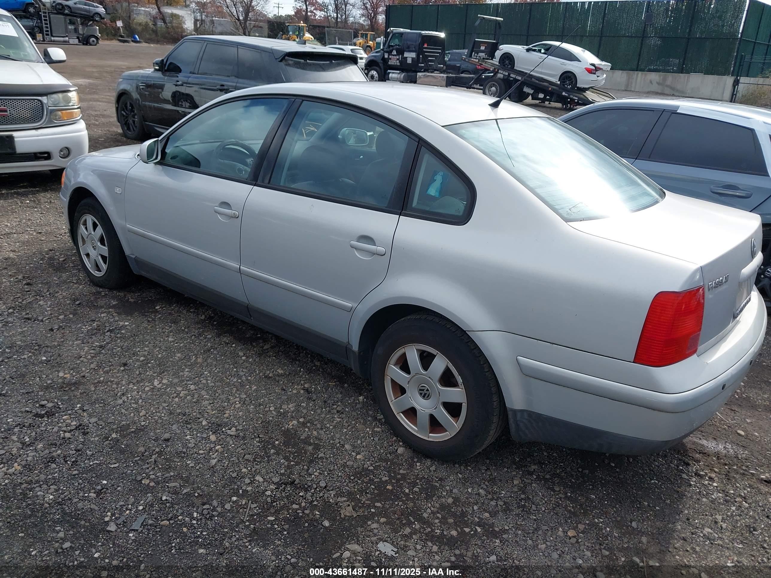 2001 Volkswagen Passat Gls Silver vin: WVWAH63B81P046665