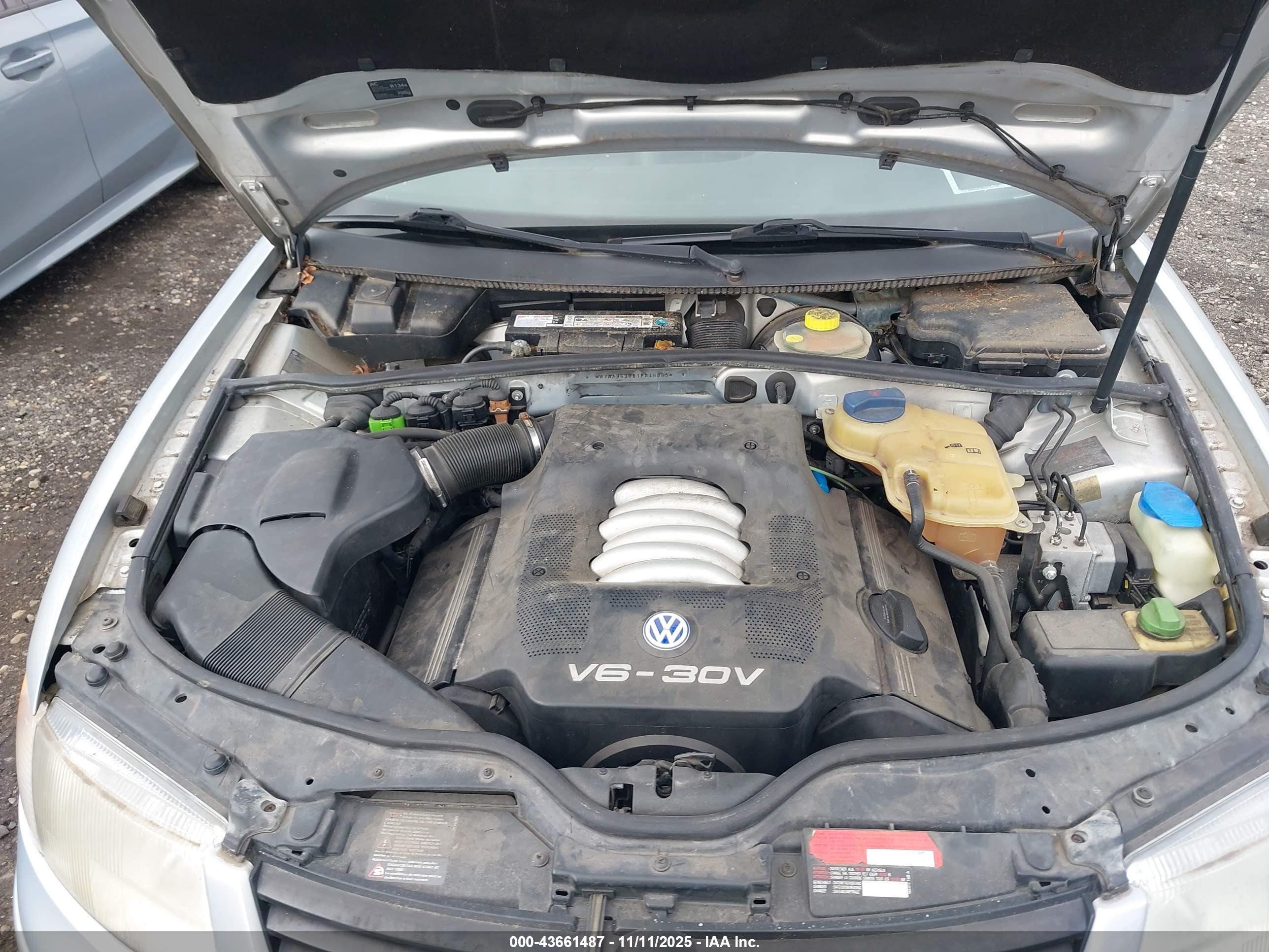 2001 Volkswagen Passat Gls Silver vin: WVWAH63B81P046665